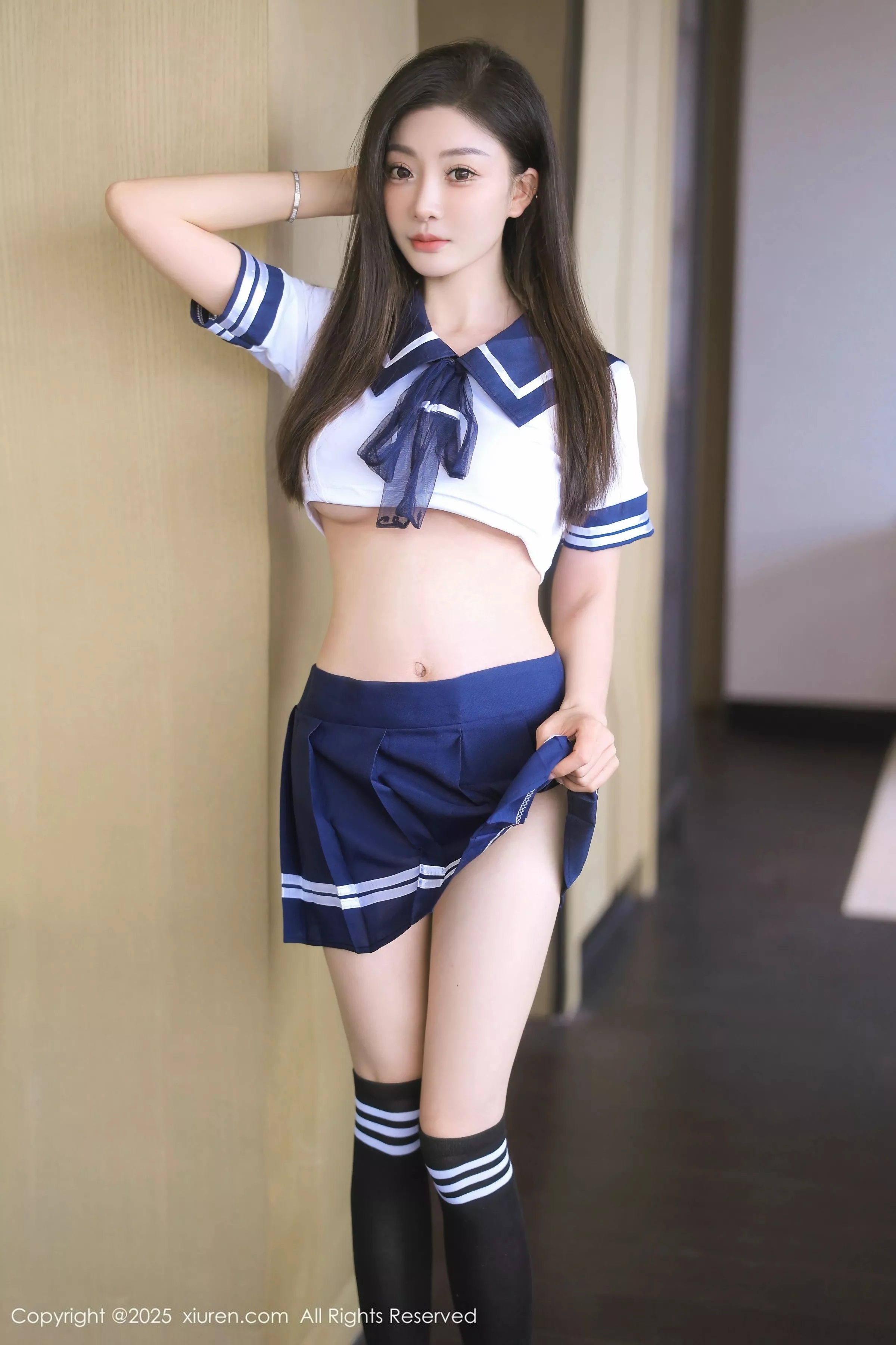   [XiuRen]高清写真图 2025.05.20 No.10298 Annie_baby JK制服第5张图片