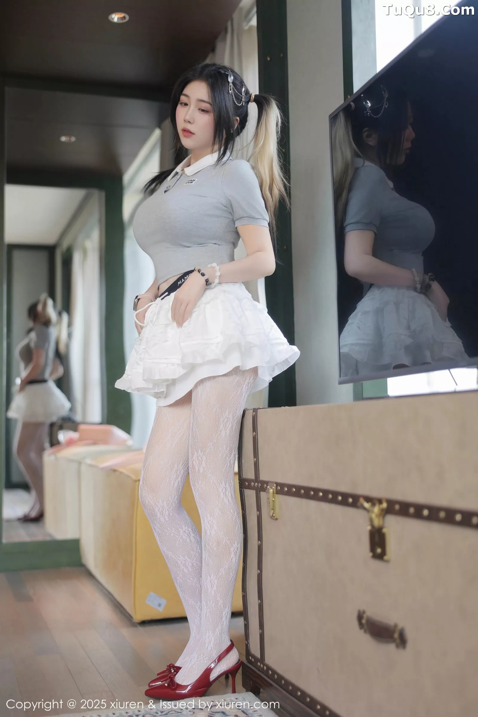   [XiuRen]高清写真图 2025.05.27 No.10330 诺诺Hsu 白色蕾丝袜第3张图片