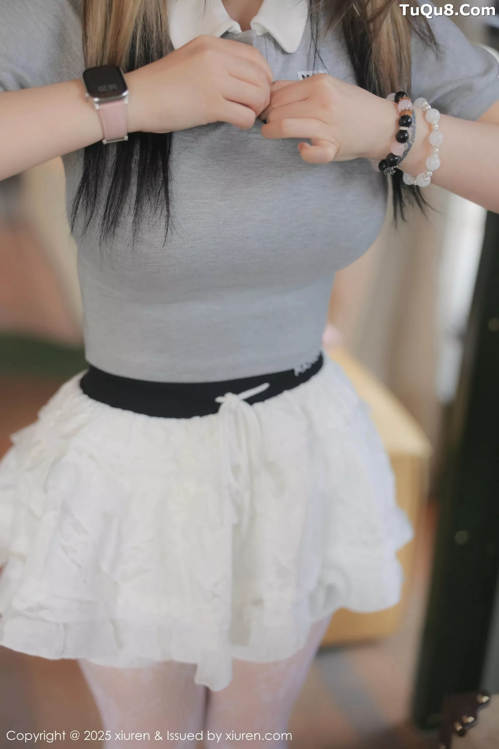   [XiuRen]高清写真图 2025.05.27 No.10330 诺诺Hsu 白色蕾丝袜第4张图片