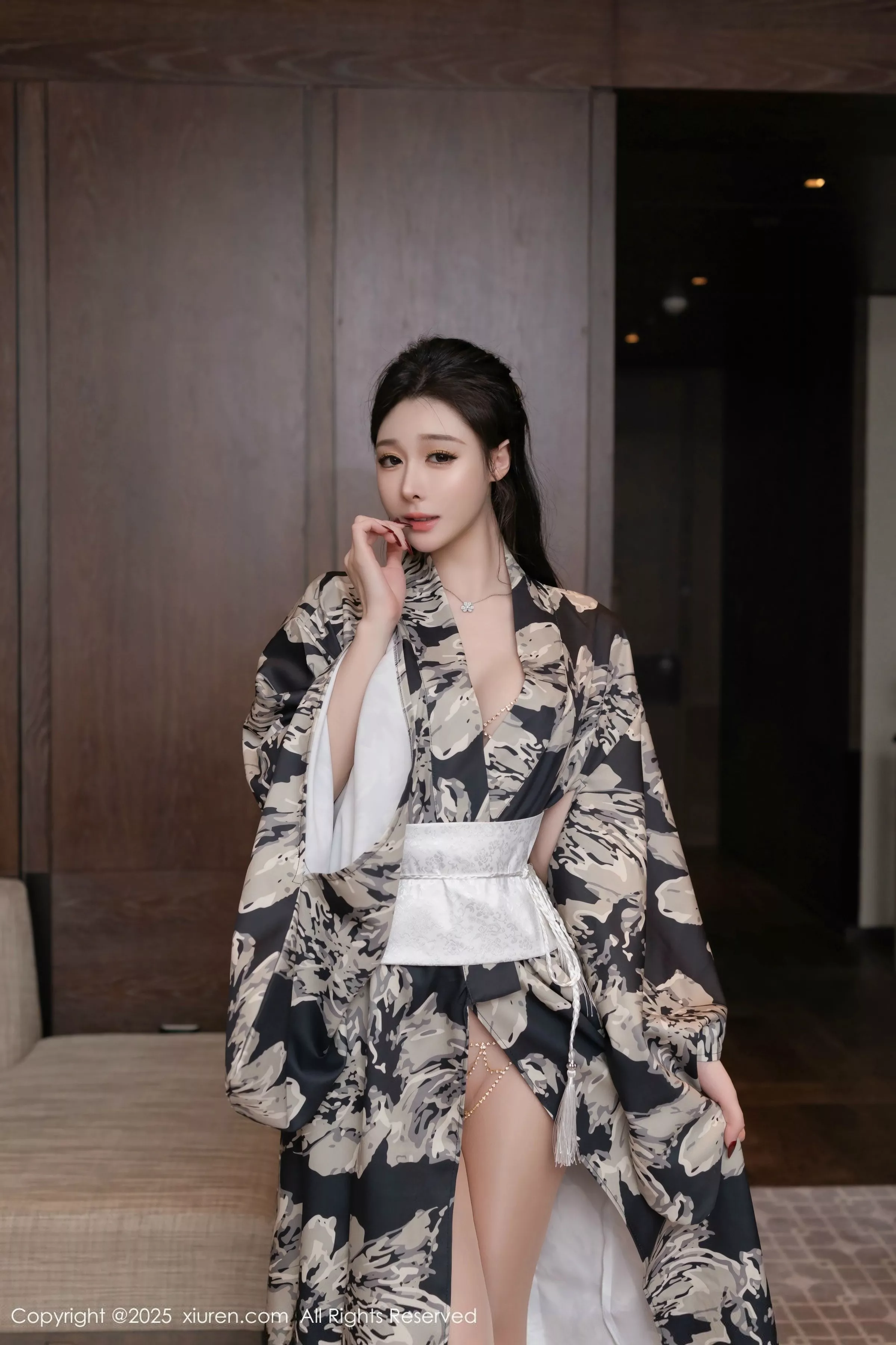   [XiuRen]高清写真图 2025.05.30 No.10352 模特合集 小逗逗＆陆萱萱第4张图片
