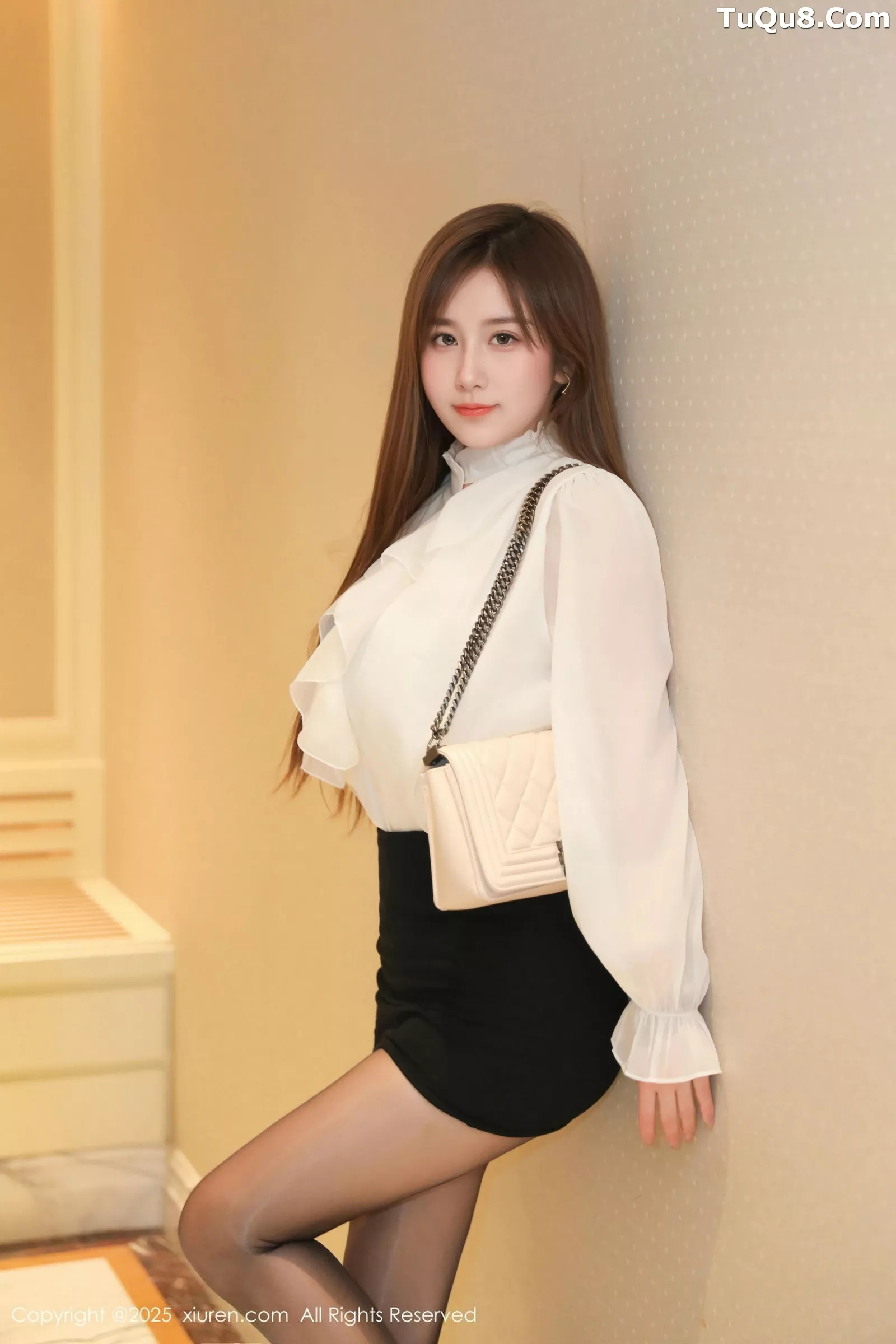   [XiuRen]高清写真图 2025.05.29 No.10342 小肉肉咪 凹凸有致第3张图片