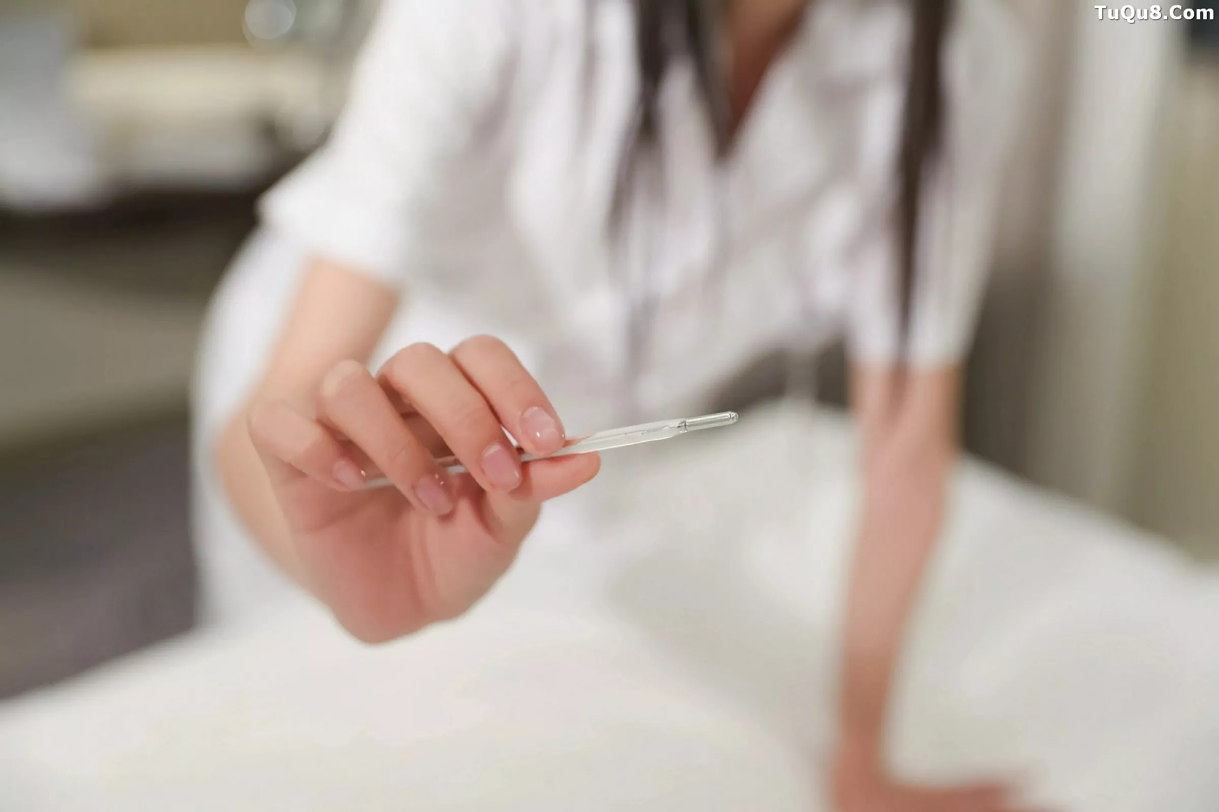   [XiuRen]高清写真图 2025.06.06 No.10373 茂木希子 白色护士服第6张图片