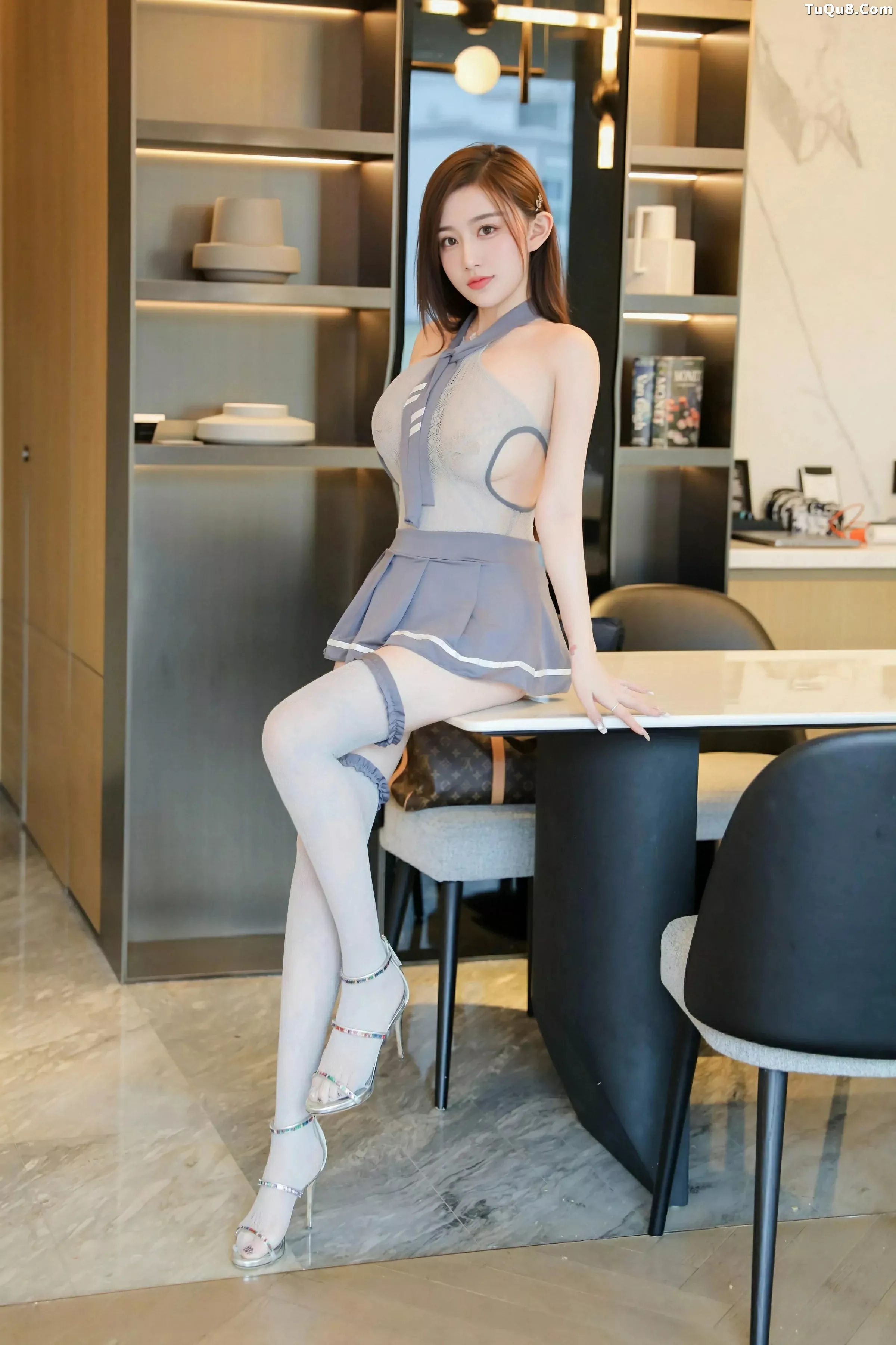   [XiuRen]高清写真图 2025.06.06 No.10375 奶油猫呀 情趣服饰第6张图片