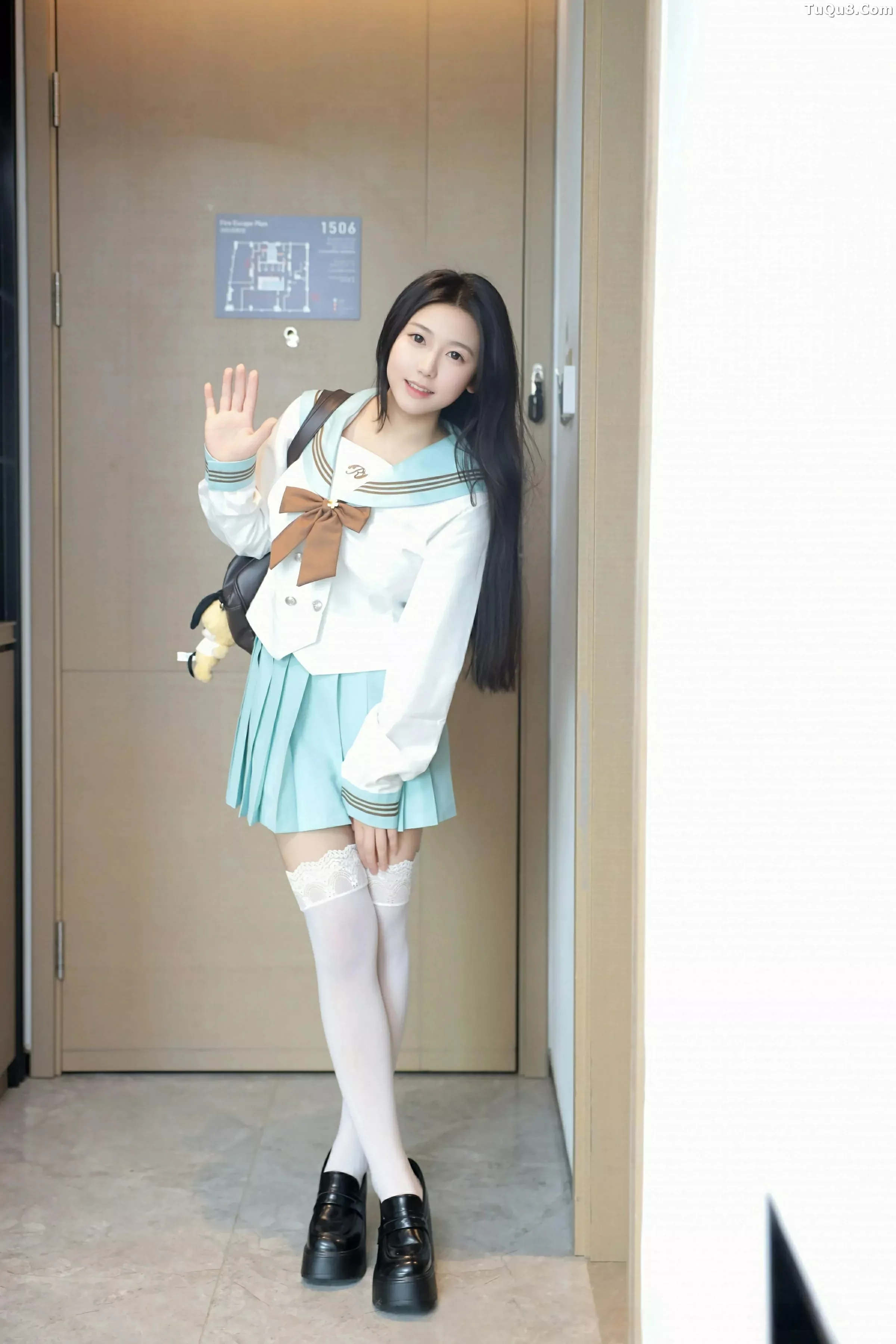   [XiuRen]高清写真图 2025.06.09 No.10379 林嘉馨 JK制服第3张图片