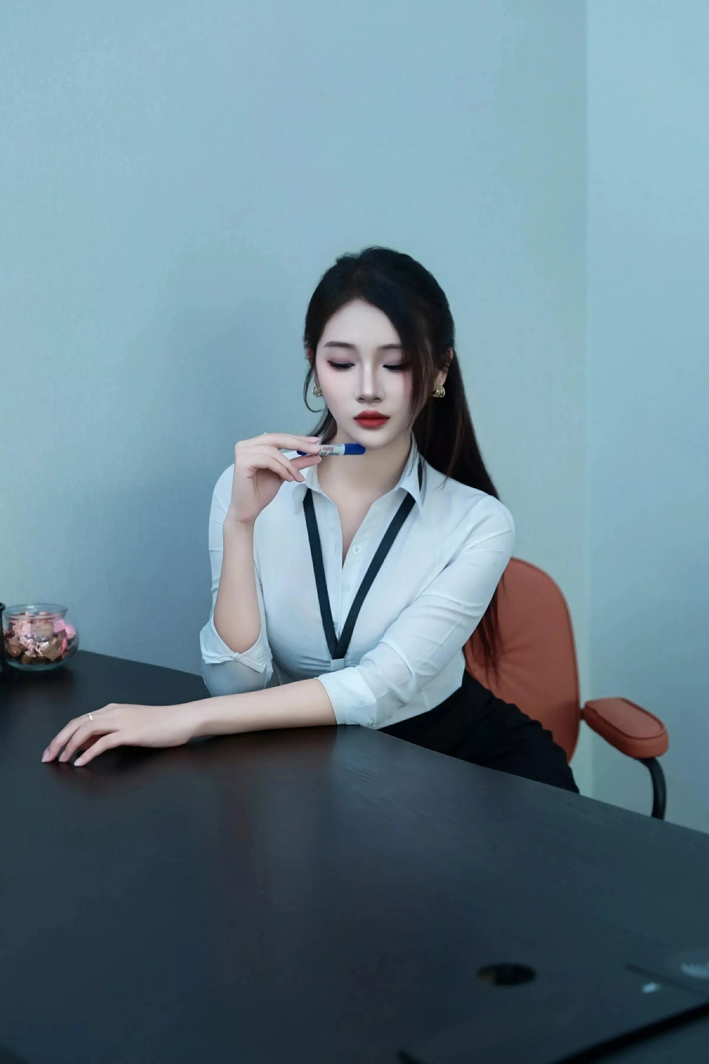 [XiuRen]高清写真图 2025.06.13 No.10406 南乔 职业套装-套图网