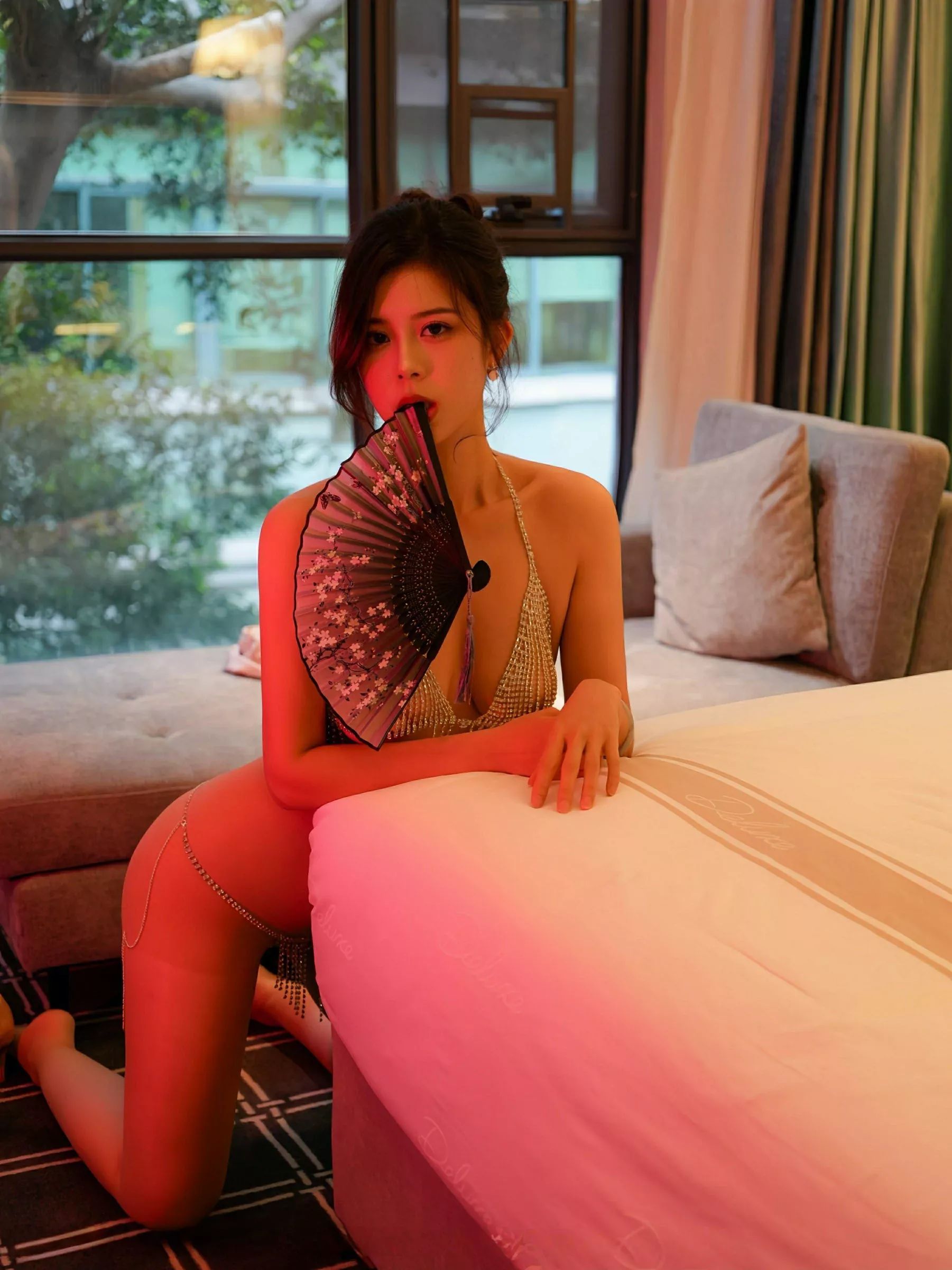 [XiuRen]高清写真图 2025.06.17 No.10419 玫瑰我爱你 浅色旗袍-套图网