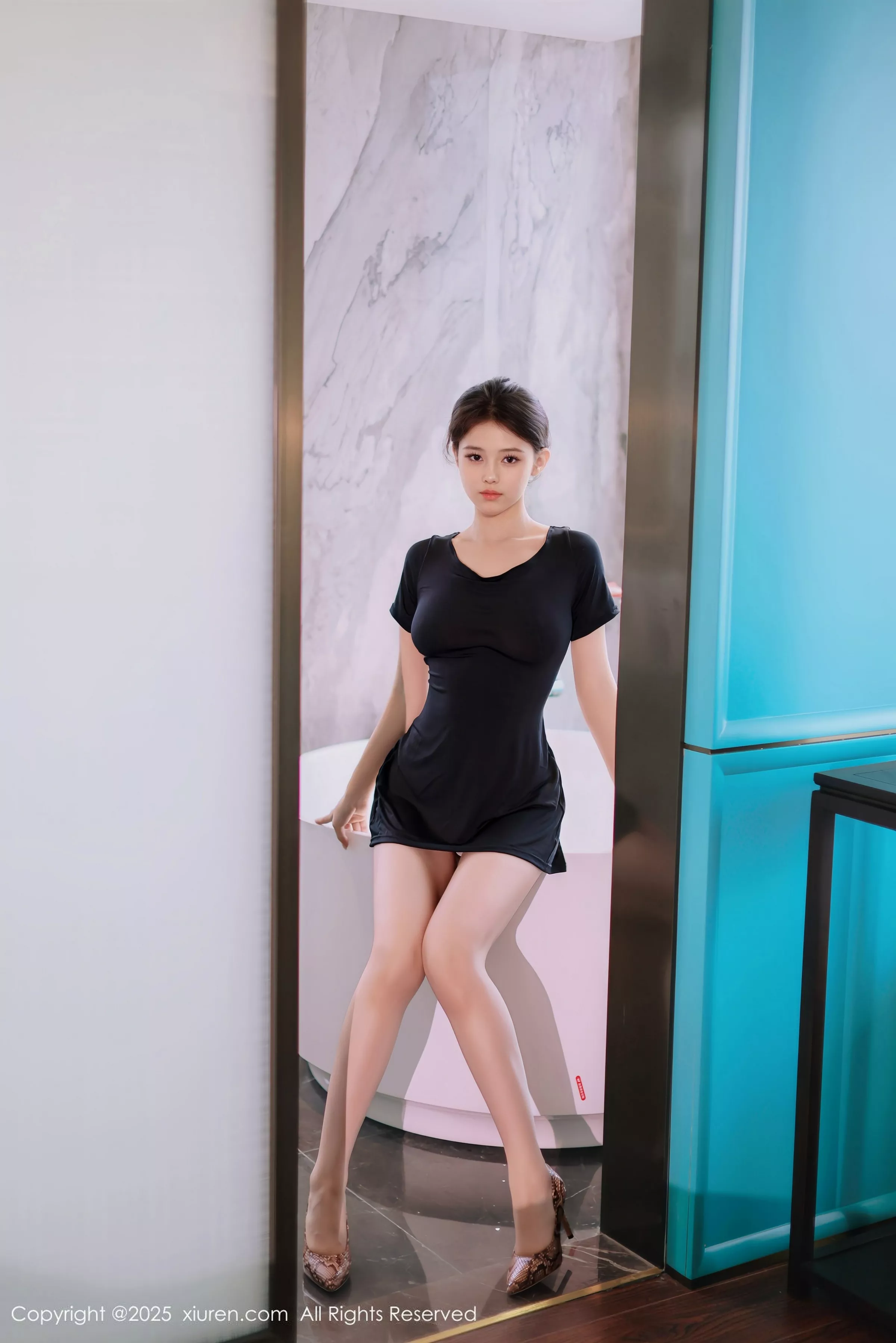   [XiuRen]高清写真图 2025.06.18 No.10426 小橘子orange 曼妙身姿第2张图片