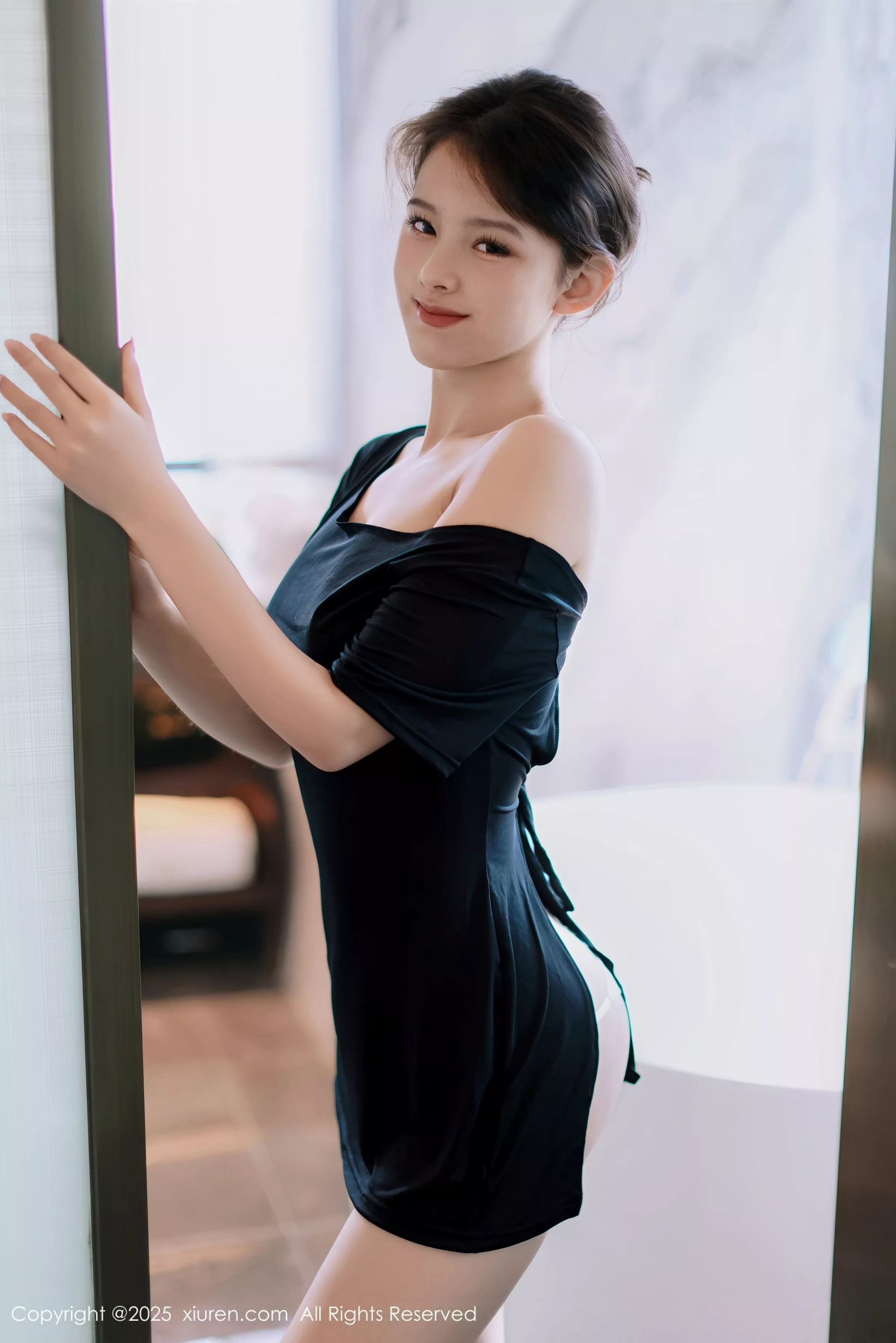   [XiuRen]高清写真图 2025.06.18 No.10426 小橘子orange 曼妙身姿第9张图片