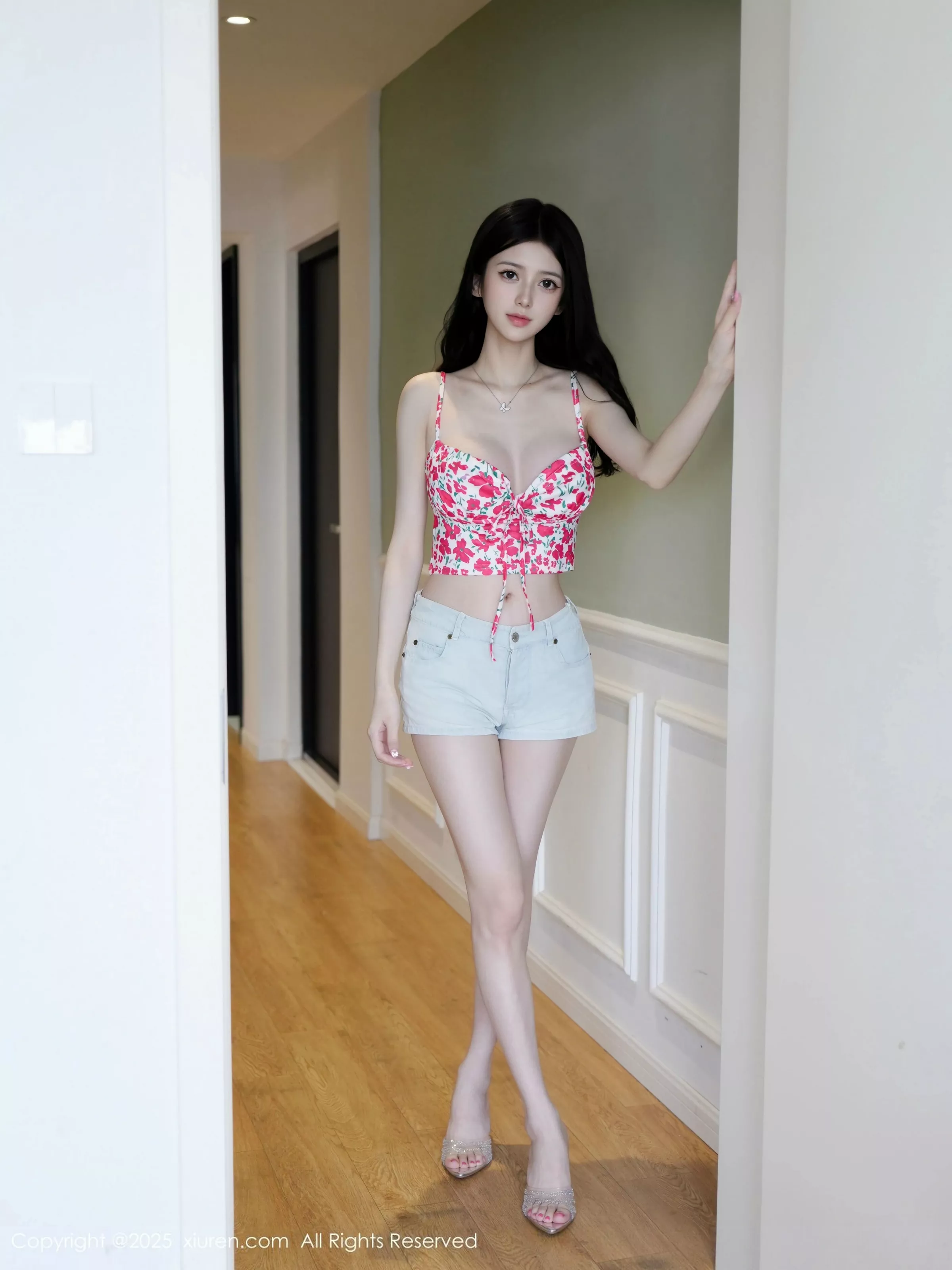   [XiuRen]高清写真图 2025.06.20 No.10442 白小蝶 超短牛仔裤第5张图片