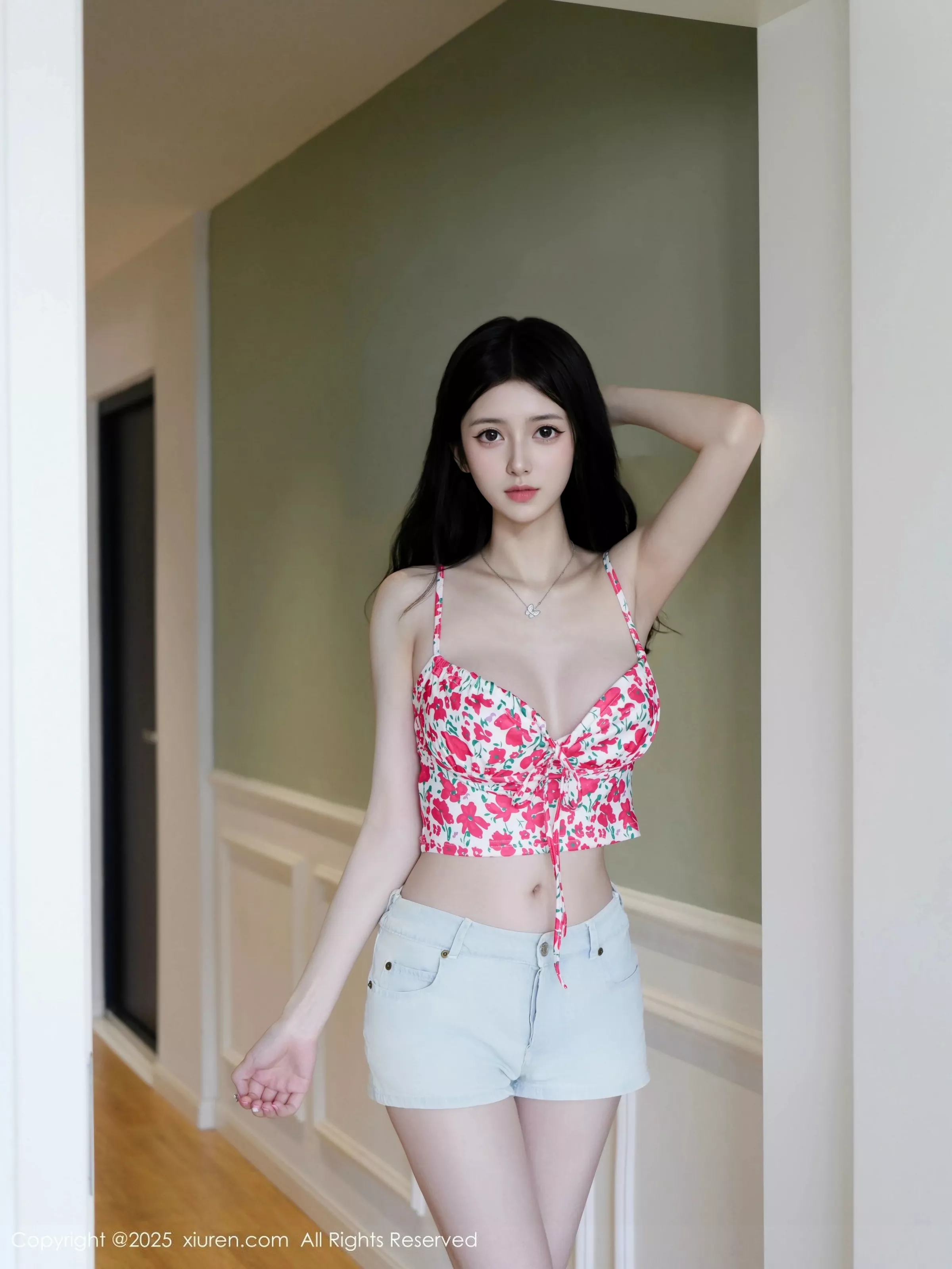   [XiuRen]高清写真图 2025.06.20 No.10442 白小蝶 超短牛仔裤第9张图片