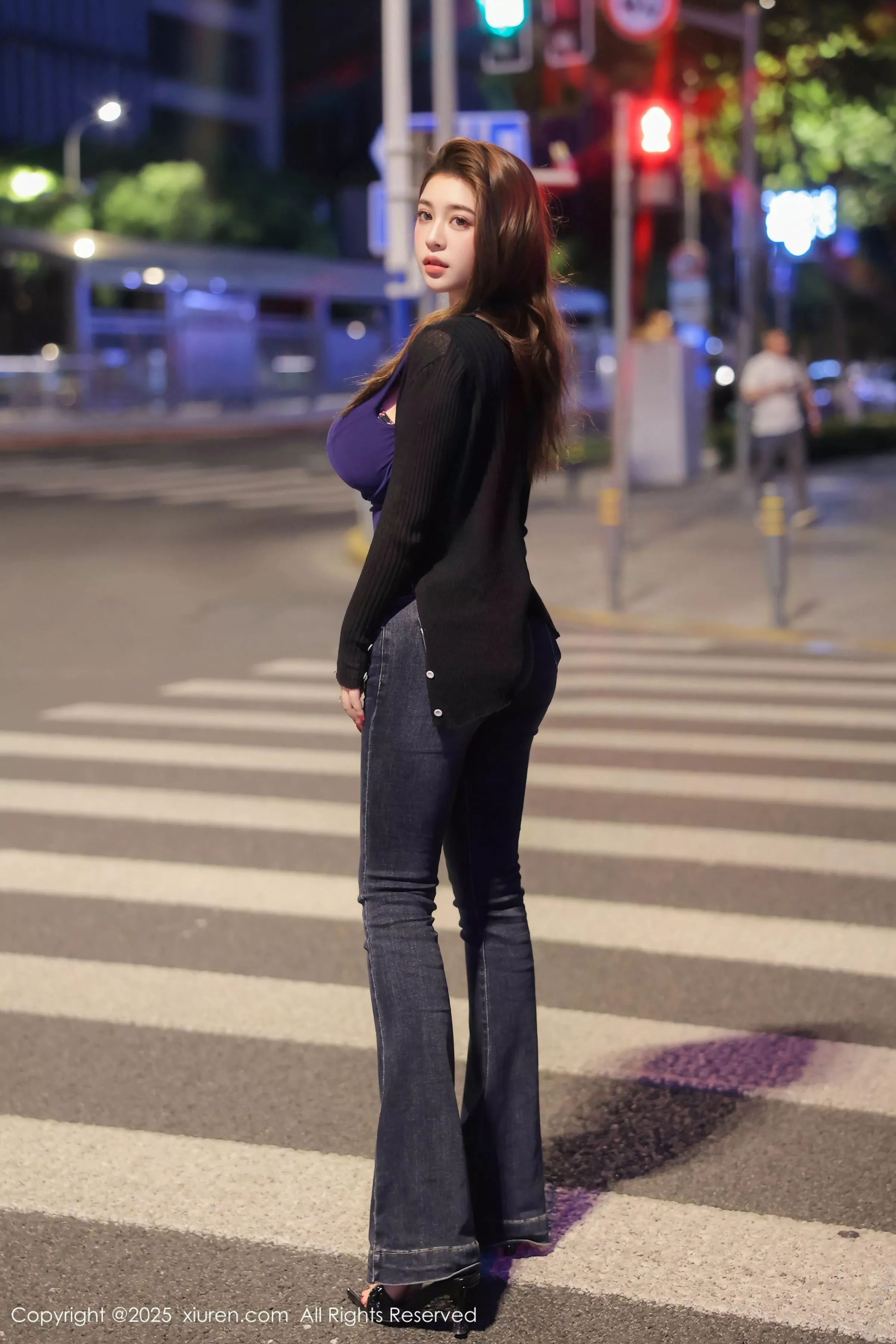   [XiuRen]高清写真图 2025.06.20 No.10437 ＪＯＪＯ 深色内衣第5张图片