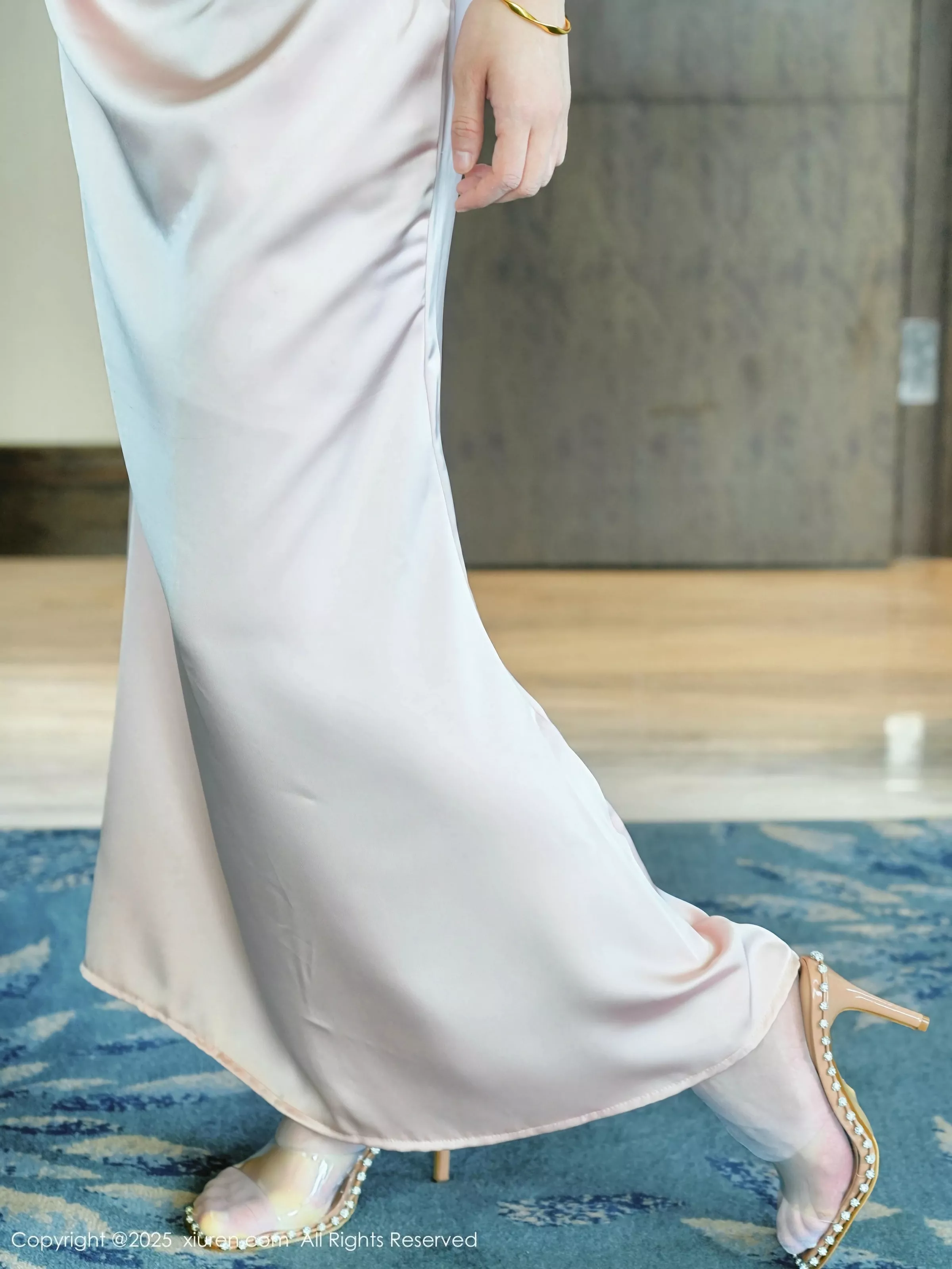   [XiuRen]高清写真图 2025.06.20 No.10438 梨霜儿 白色蕾丝第10张图片