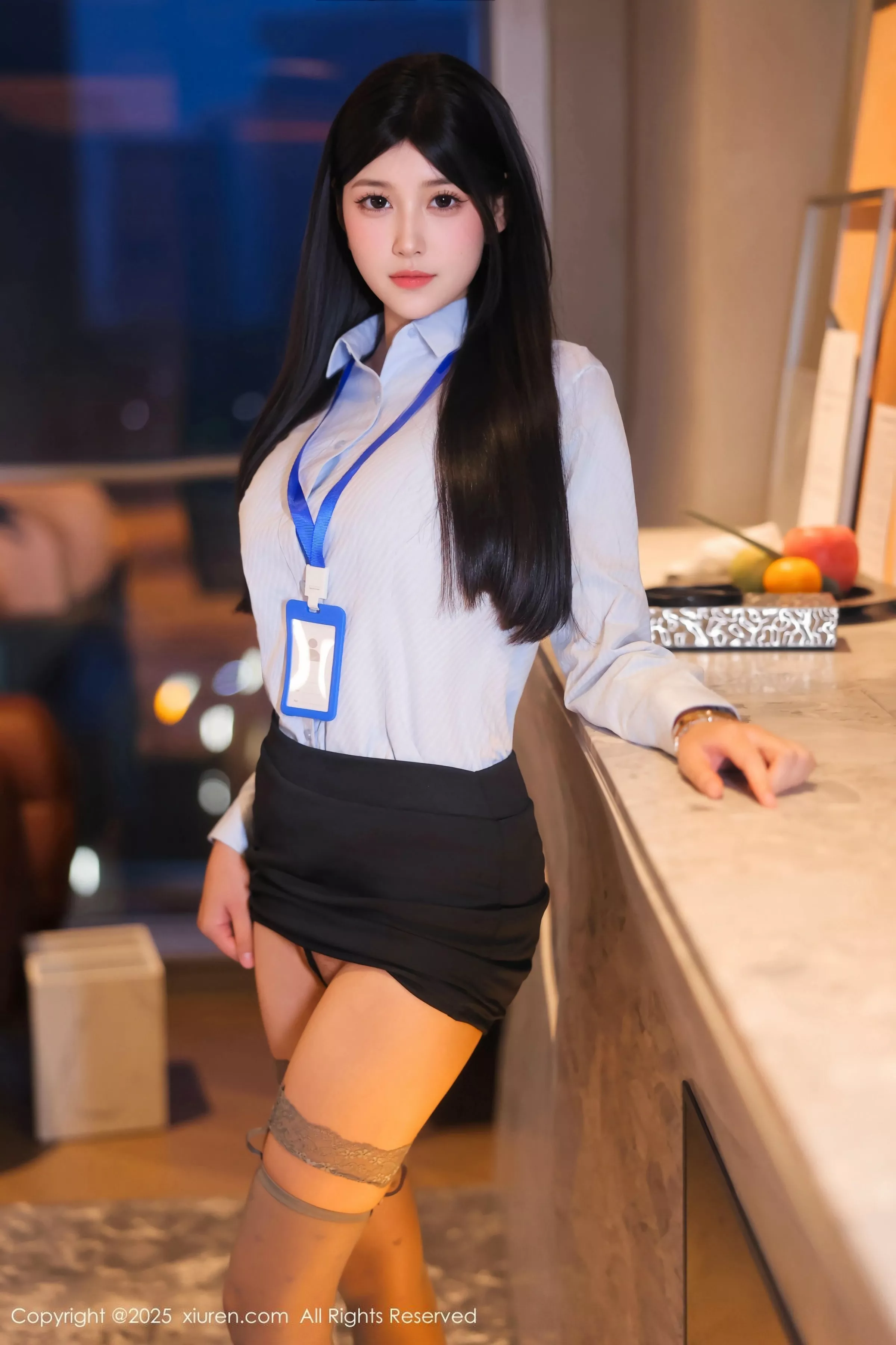   [XiuRen]高清写真图 2025.06.20 No.10440 余安安 OL服饰第7张图片