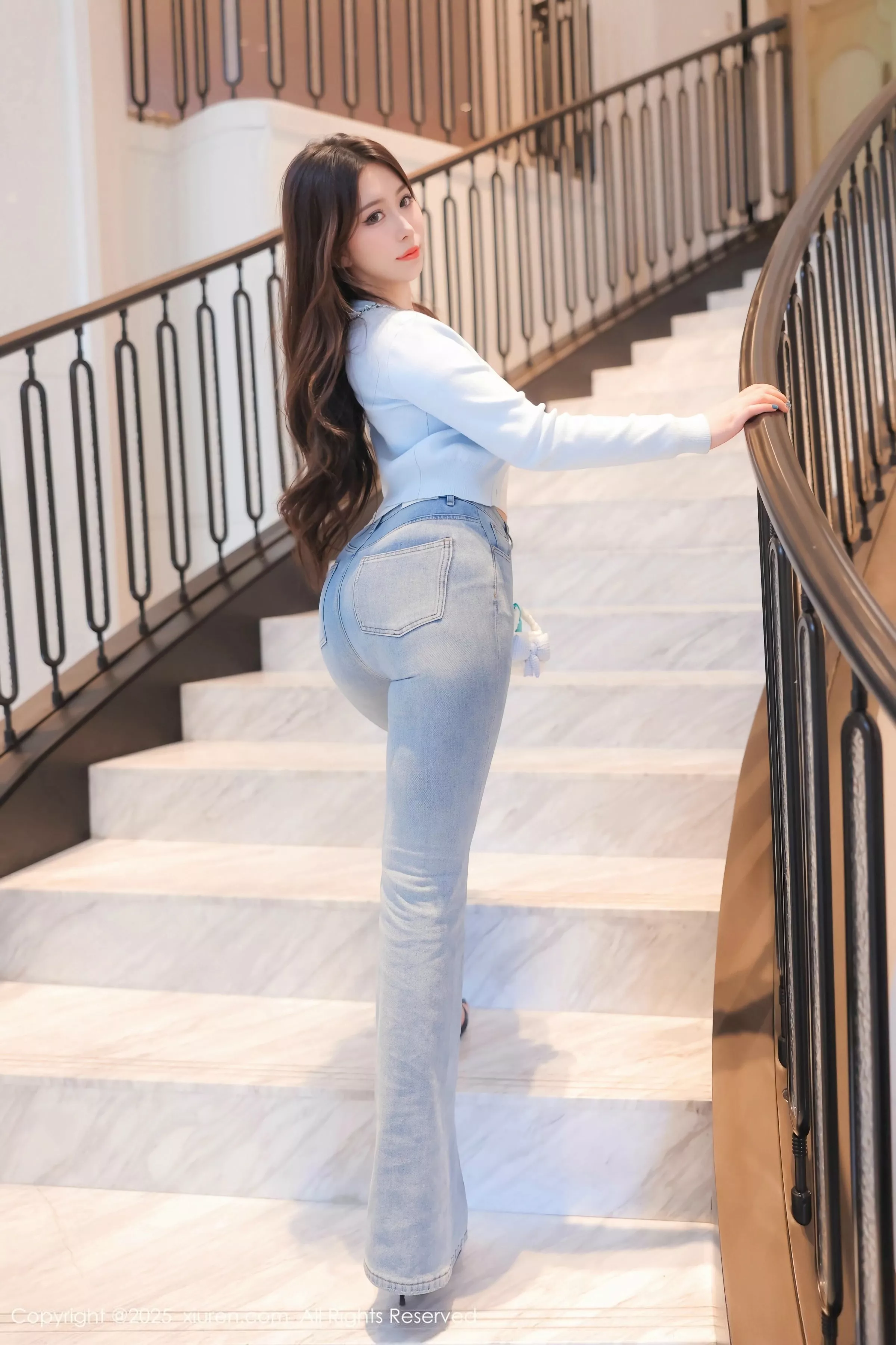   [XiuRen]高清写真图 2025.06.23 No.10450 蛋蛋宝 魅惑黑丝第5张图片