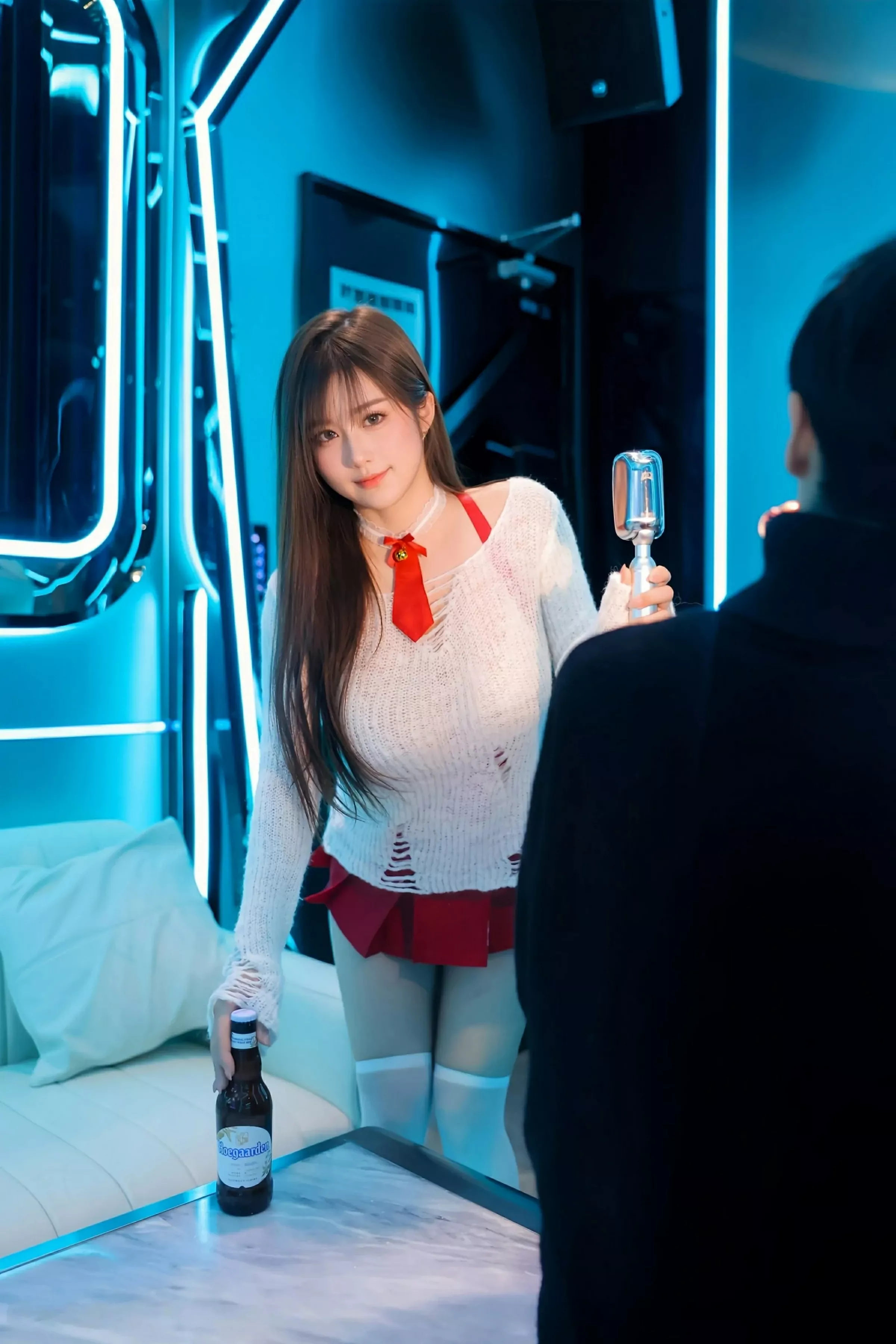   [XiuRen]高清写真图 2025.06.26 No.10470 小肉肉咪 红色短裙第3张图片
