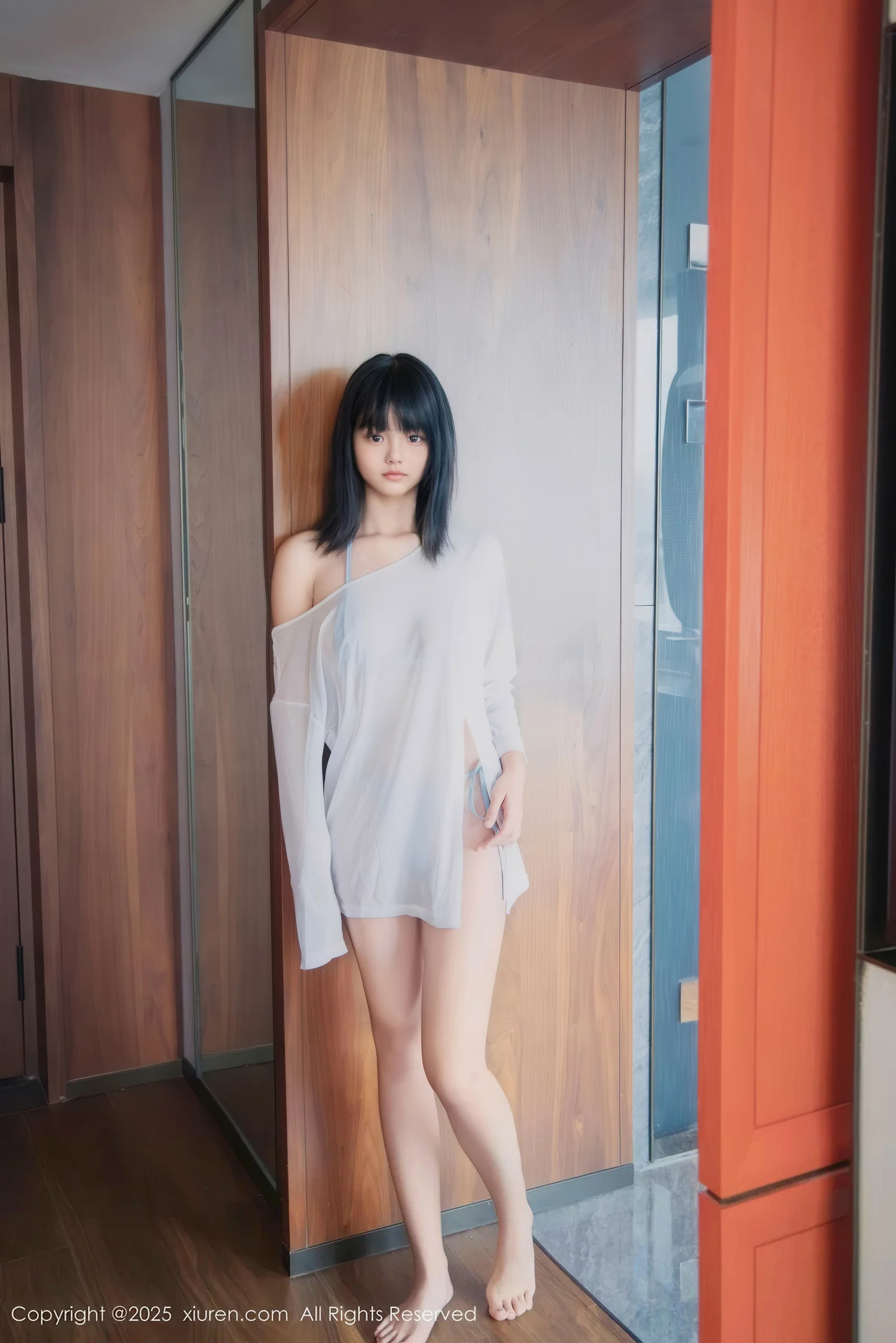   [XiuRen]高清写真图 2025.08.15 No.10651 小泠 蓝色比基尼第2张图片