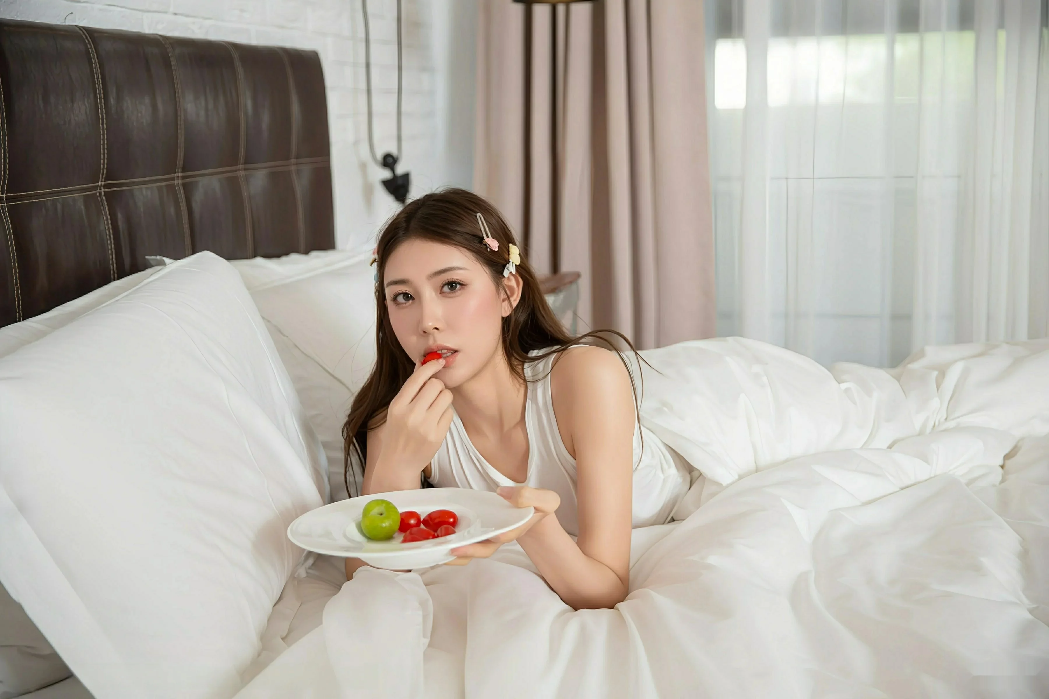 [XiuRen]高清写真图 2025.08.22 No.10679 悦兮 白色家居服-套图网