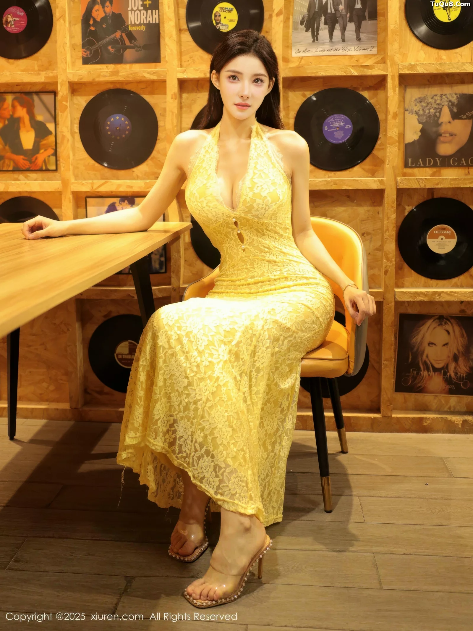 [XiuRen]高清写真图 2025.09.01 No.10715 梨霜儿 黄色连衣裙-套图网
