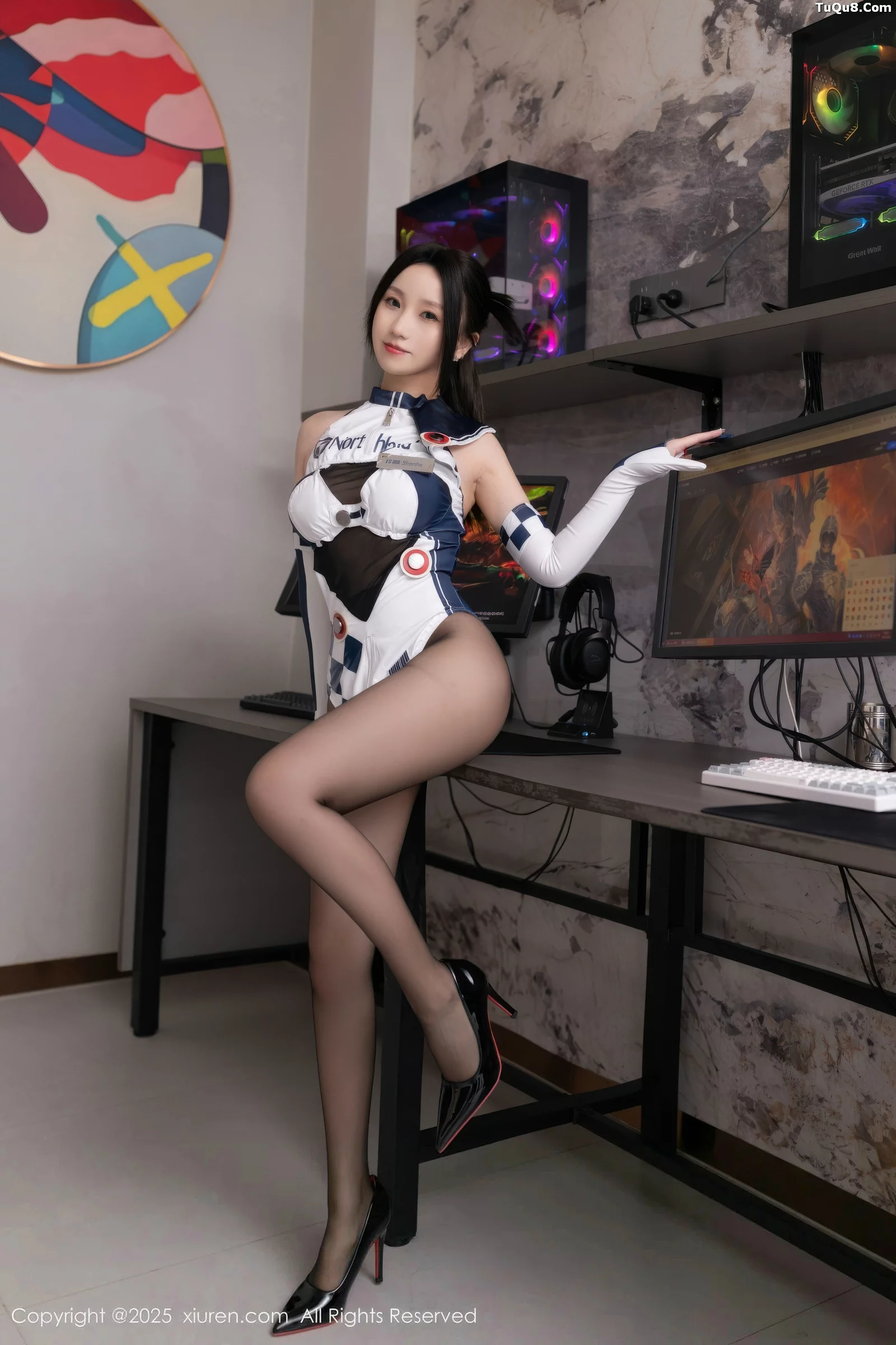   [XiuRen]高清写真图 2025.09.03 No.10723 杏子Yada 性感cos第2张图片