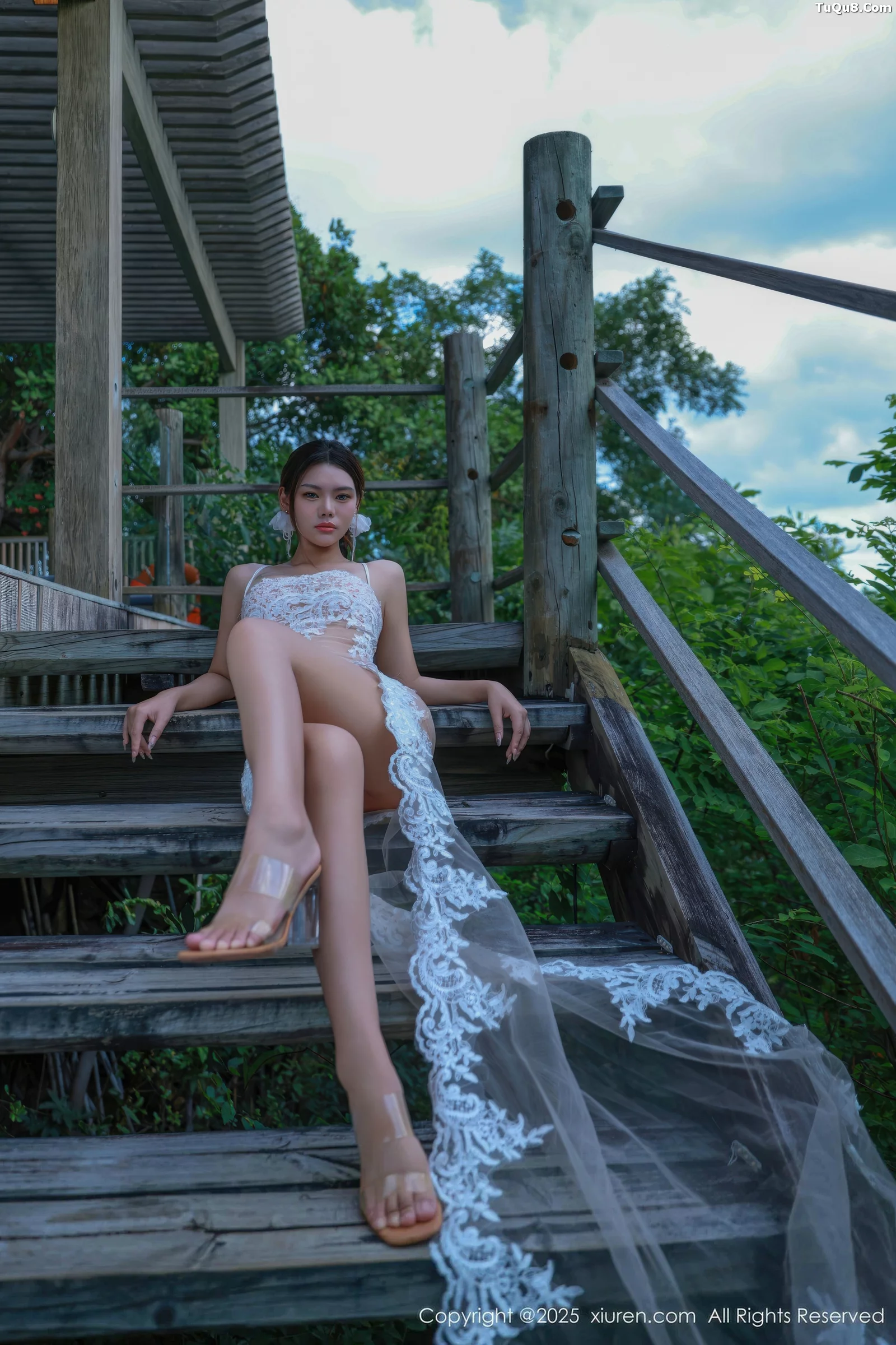   [XiuRen]高清写真图 2025.09.03 No.10721 叮当DD 白色情趣第4张图片