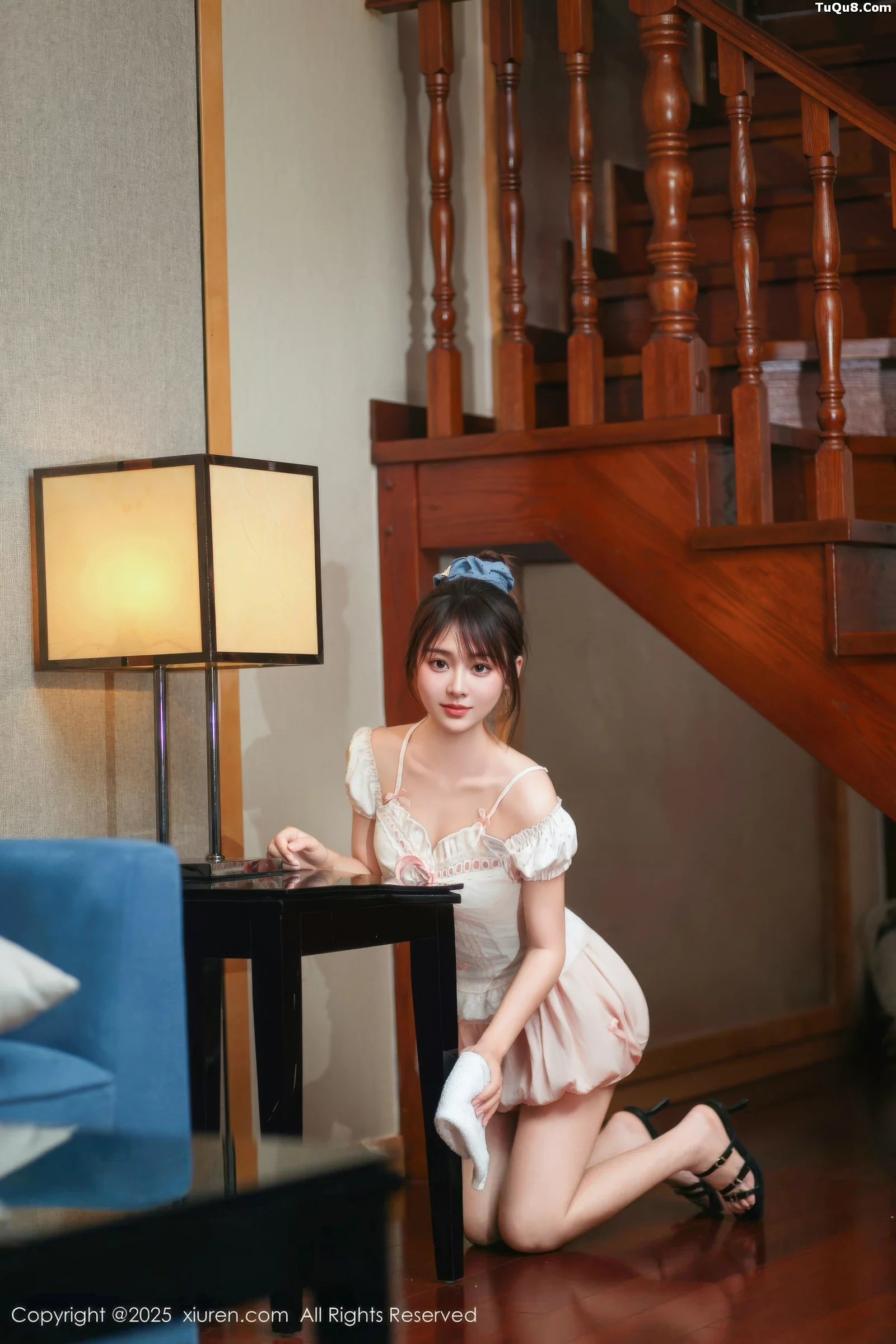   [XiuRen]高清写真图 2025.09.05 No.10730 炎恬kitty 粉色连衣短裙第6张图片