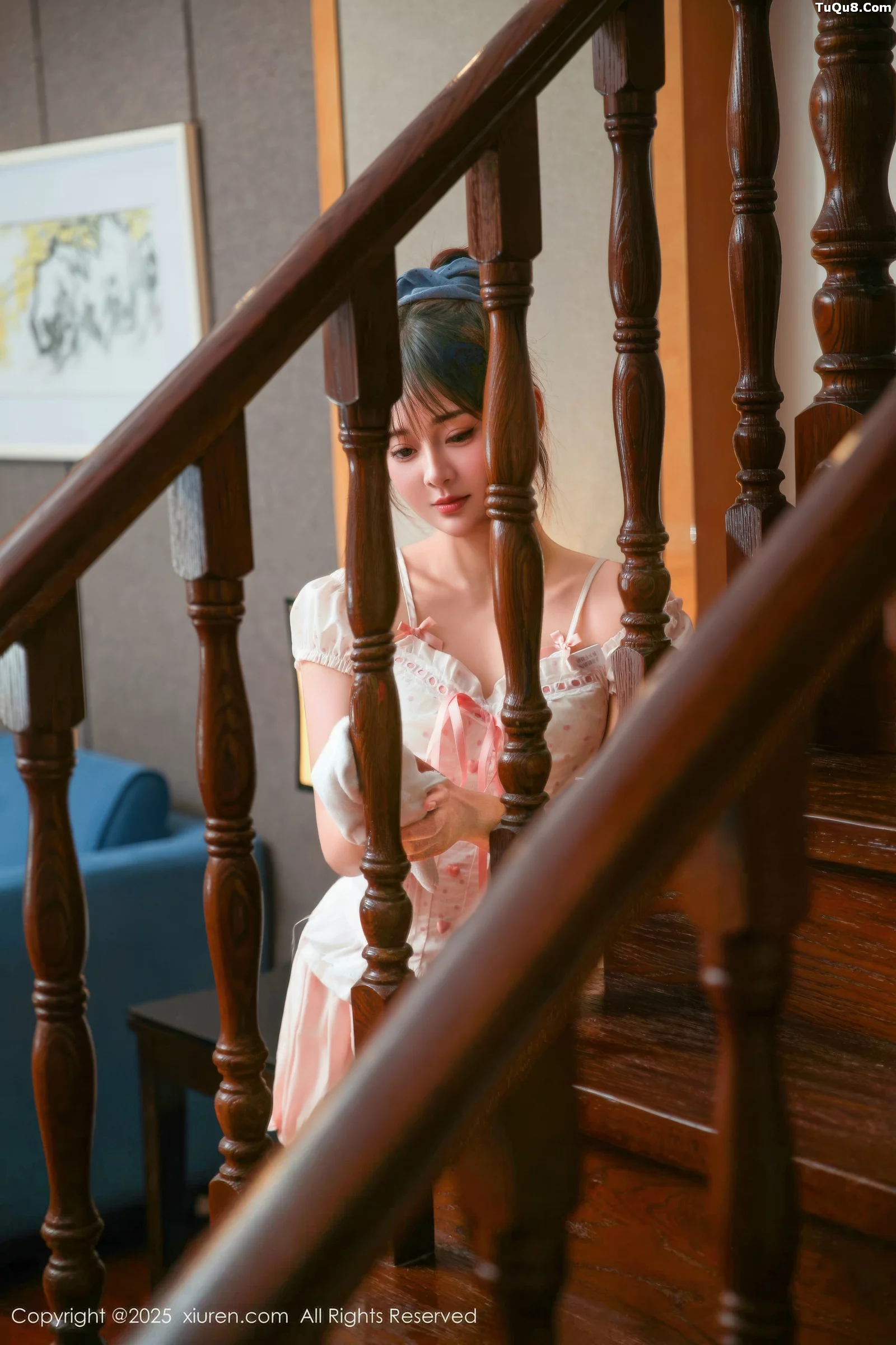   [XiuRen]高清写真图 2025.09.05 No.10730 炎恬kitty 粉色连衣短裙第8张图片