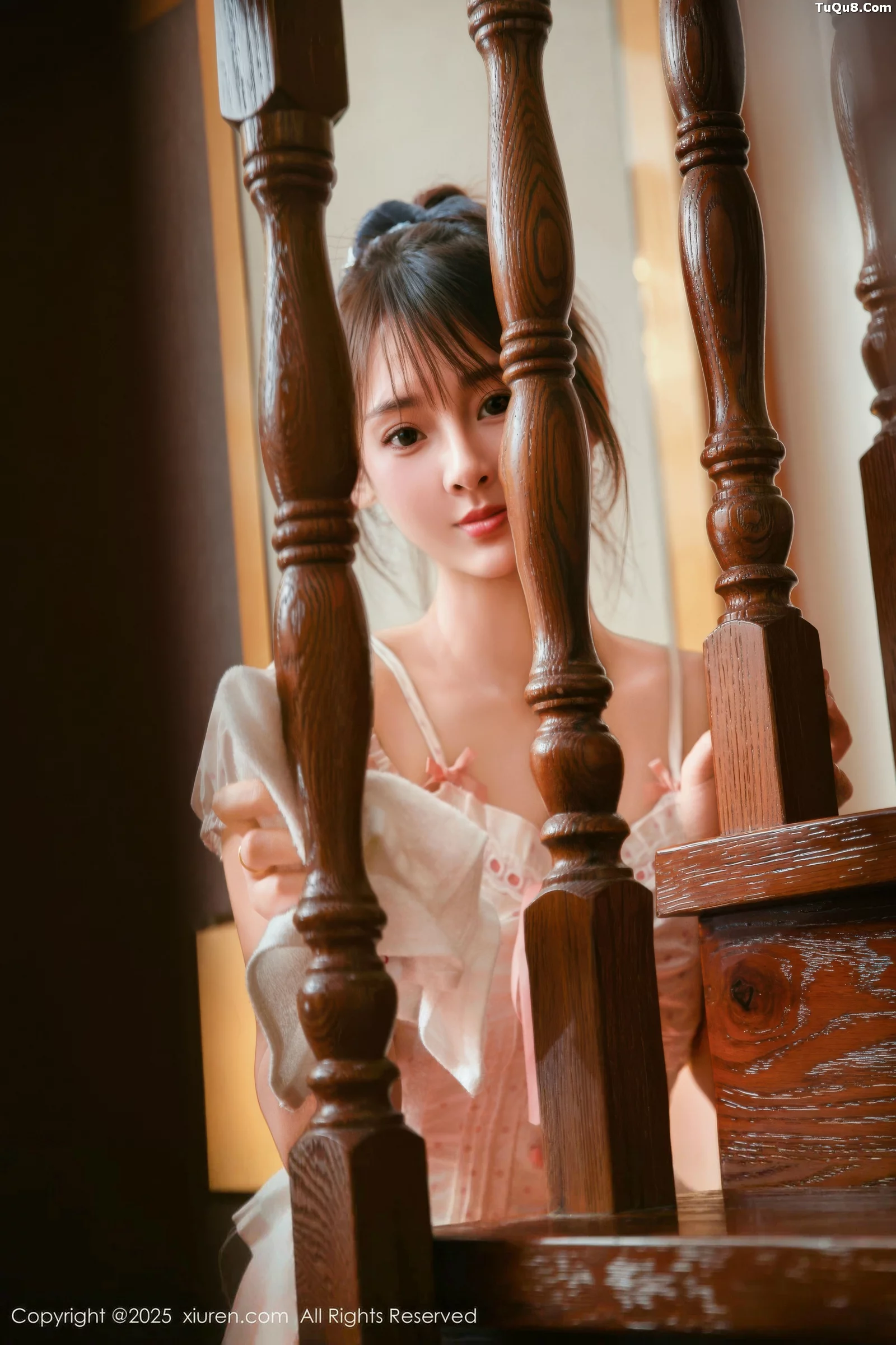   [XiuRen]高清写真图 2025.09.05 No.10730 炎恬kitty 粉色连衣短裙第9张图片