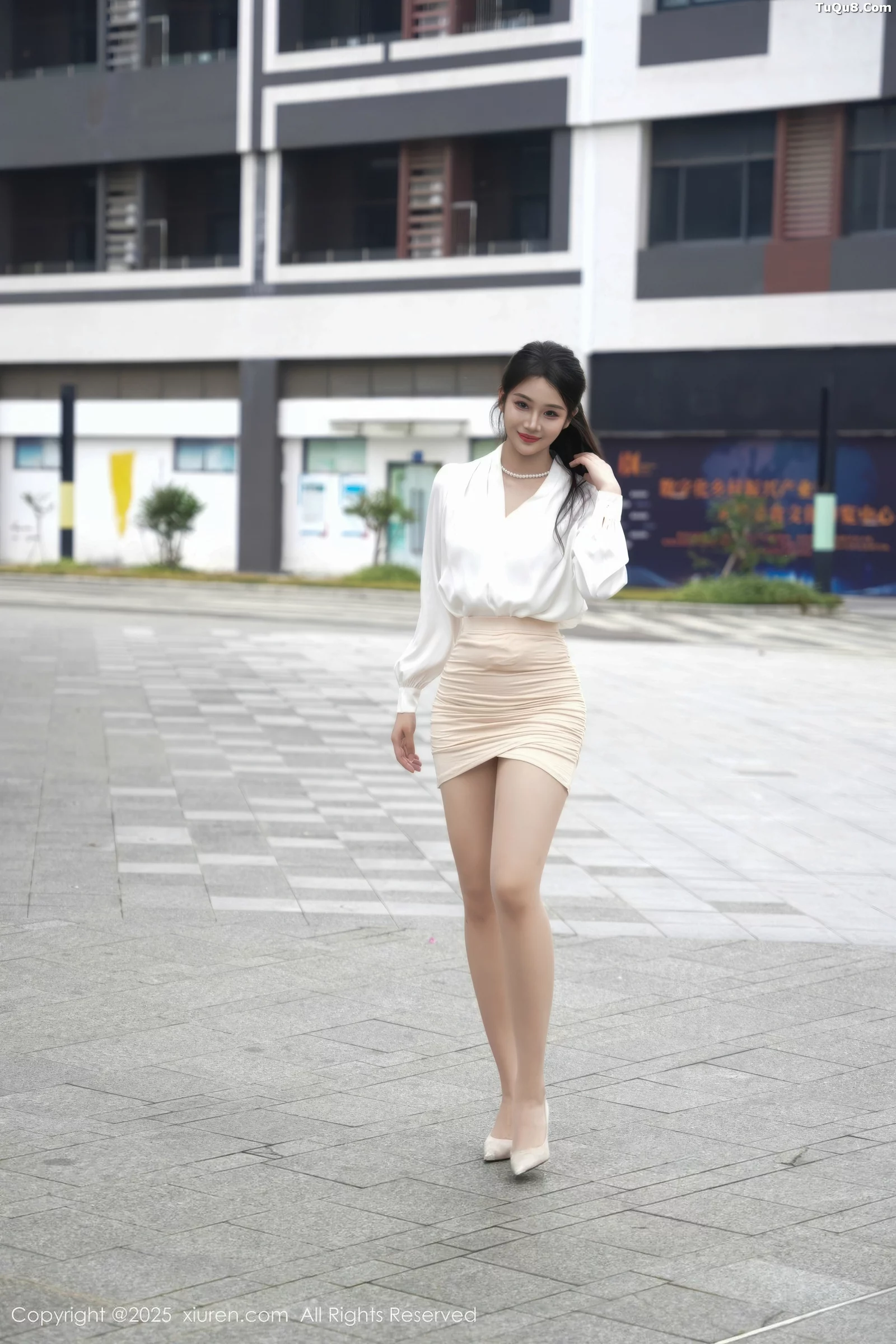   [XiuRen]高清写真图 2025.09.05 No.10735 南乔 白色衬衫第10张图片