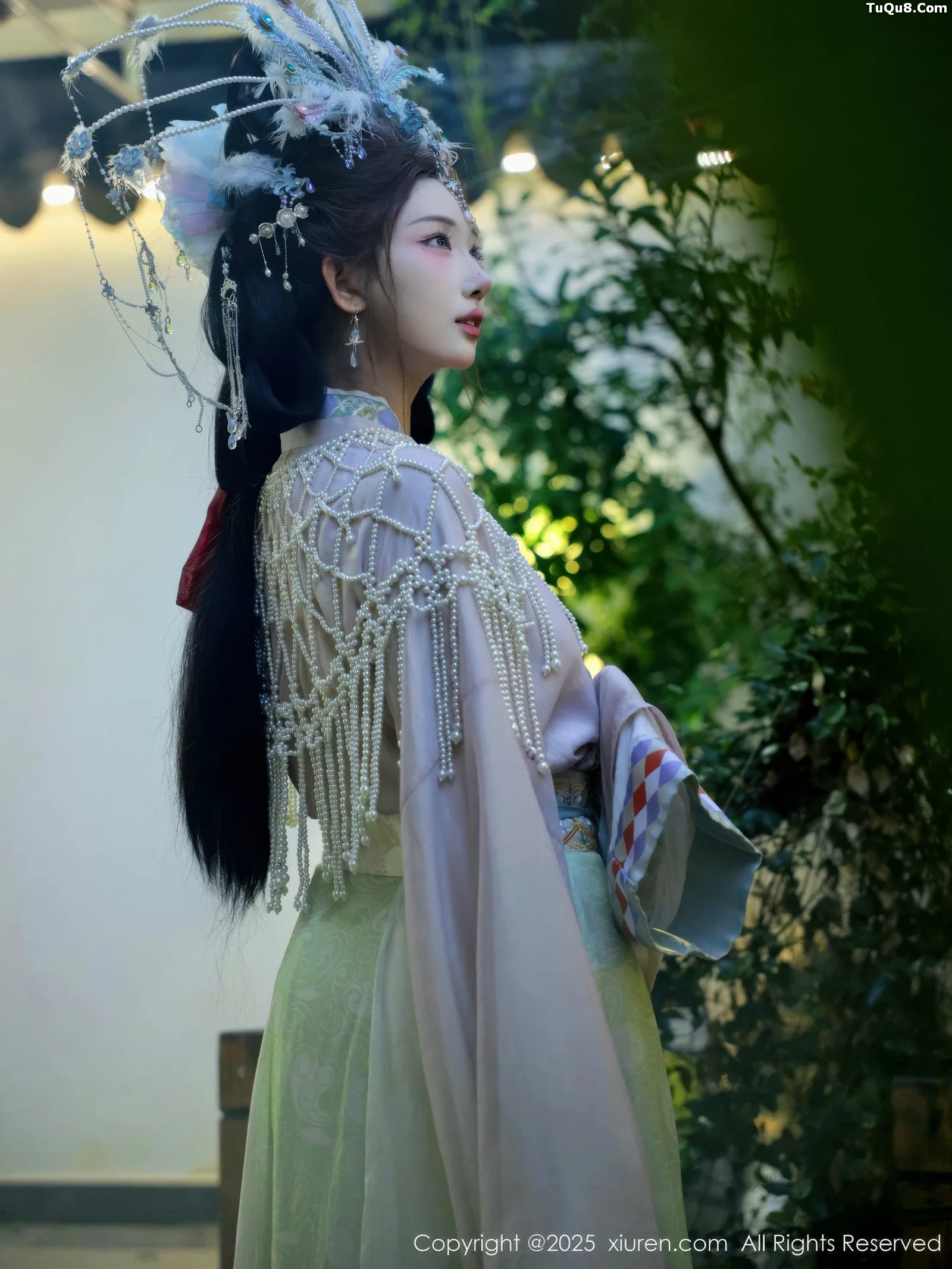   [XiuRen]高清写真图 2025.09.05 No.10736 梨霜儿 浅色古装第5张图片