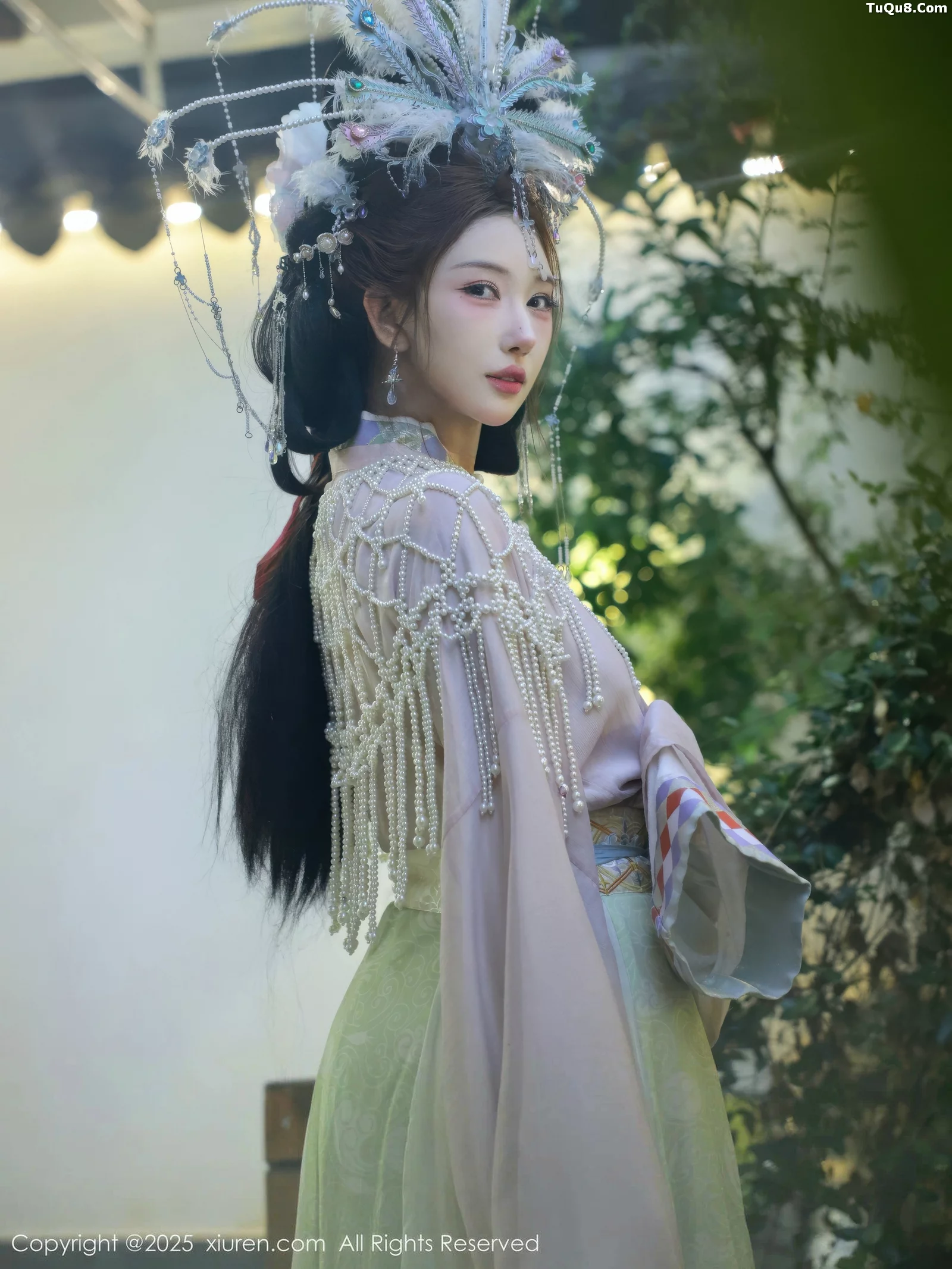   [XiuRen]高清写真图 2025.09.05 No.10736 梨霜儿 浅色古装第6张图片