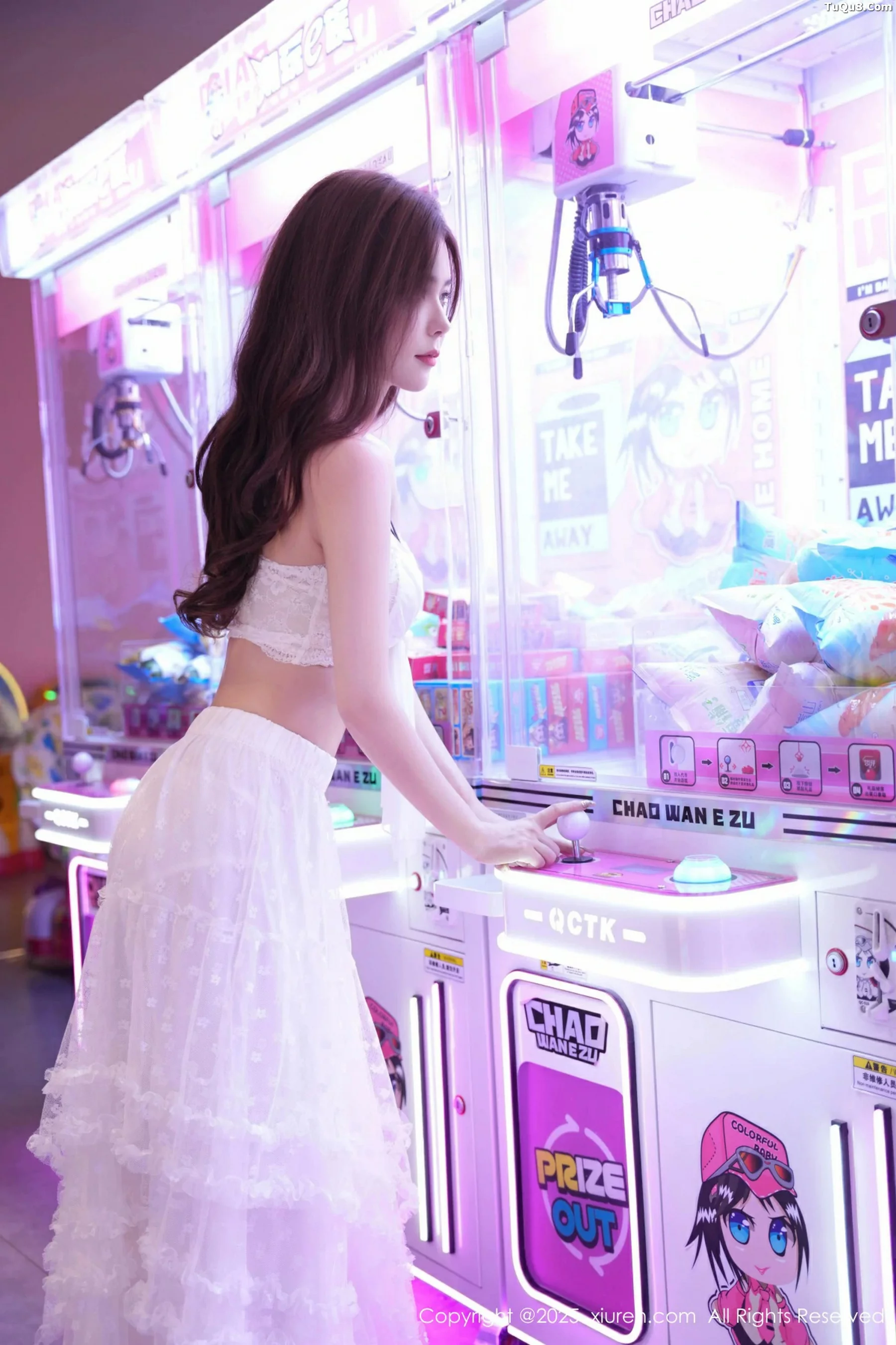 [XiuRen]高清写真图 2025.09.22 No.10791 拍黄瓜girl 白色连衣裙-套图网