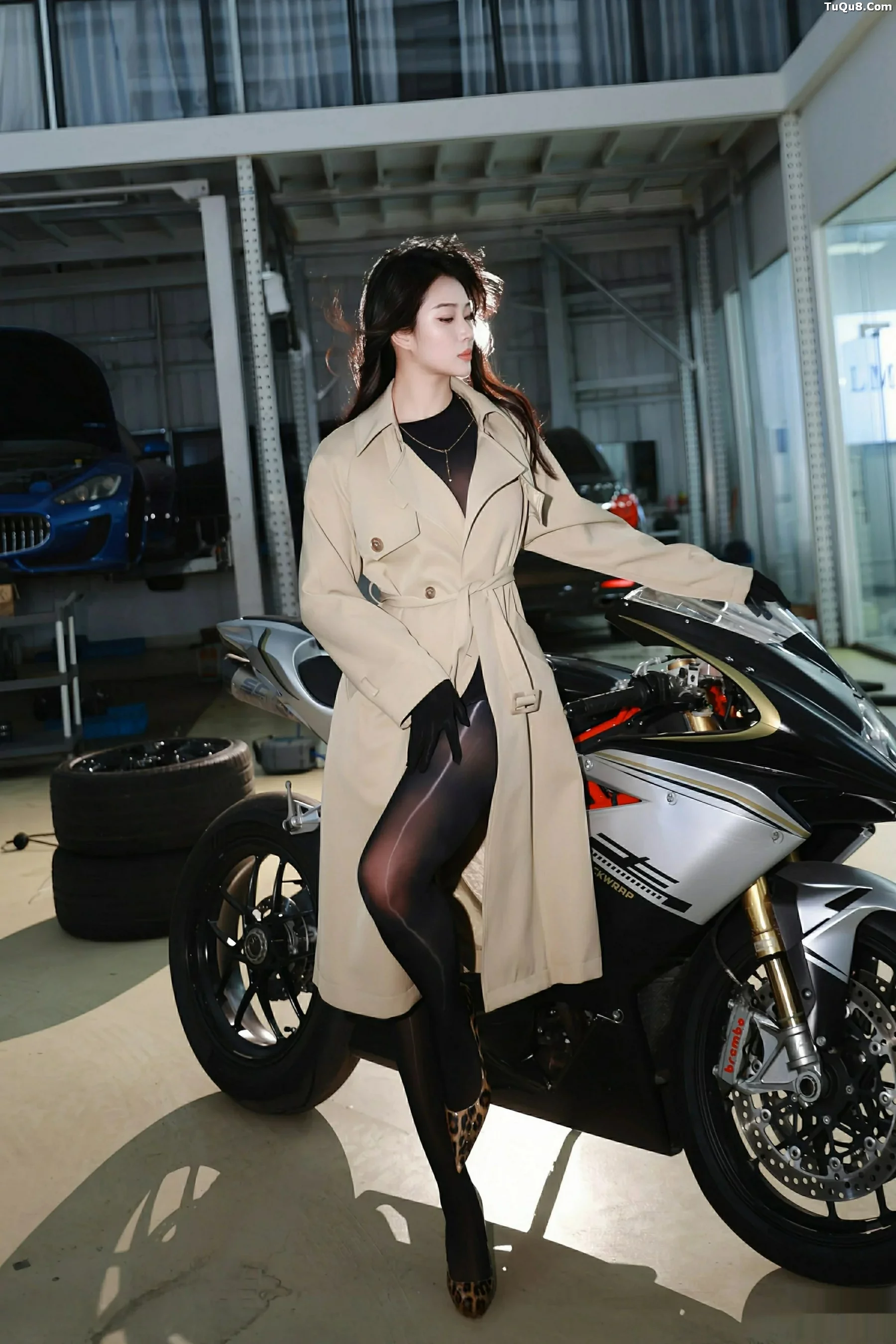   [XiuRen]高清写真图 2025.09.19 No.10788 南乔 连体丝袜第2张图片