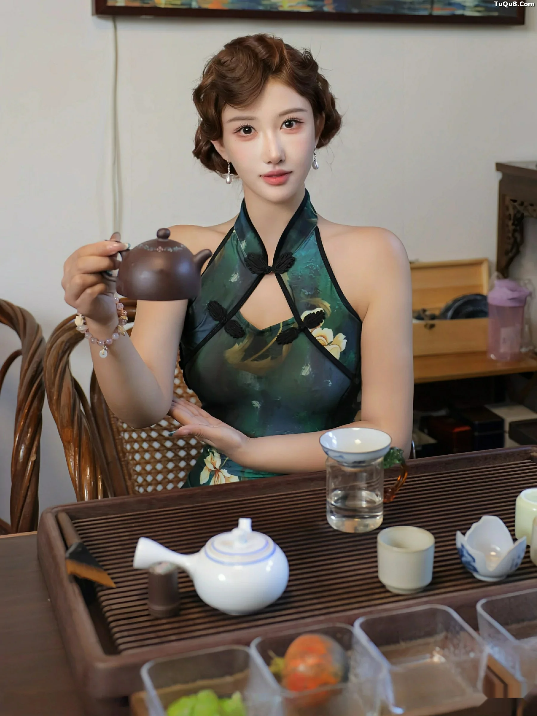 [XiuRen]高清写真图 2025.09.26 No.10815 金允希Yuki 绿色旗袍-套图网