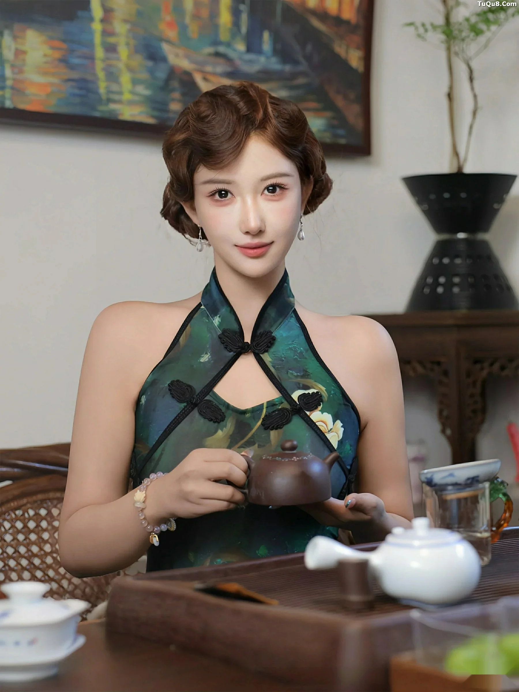   [XiuRen]高清写真图 2025.09.26 No.10815 金允希Yuki 绿色旗袍第6张图片