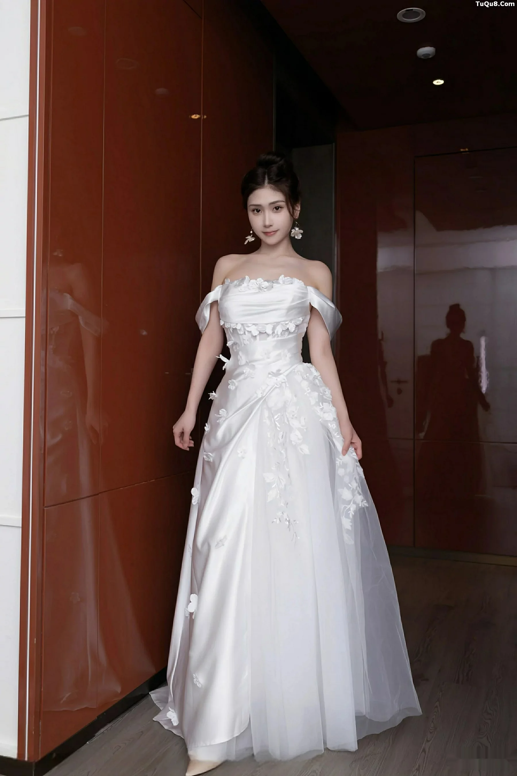 [XiuRen]高清写真图 2025.09.26 No.10814 刘婷婷 白色婚纱-套图网