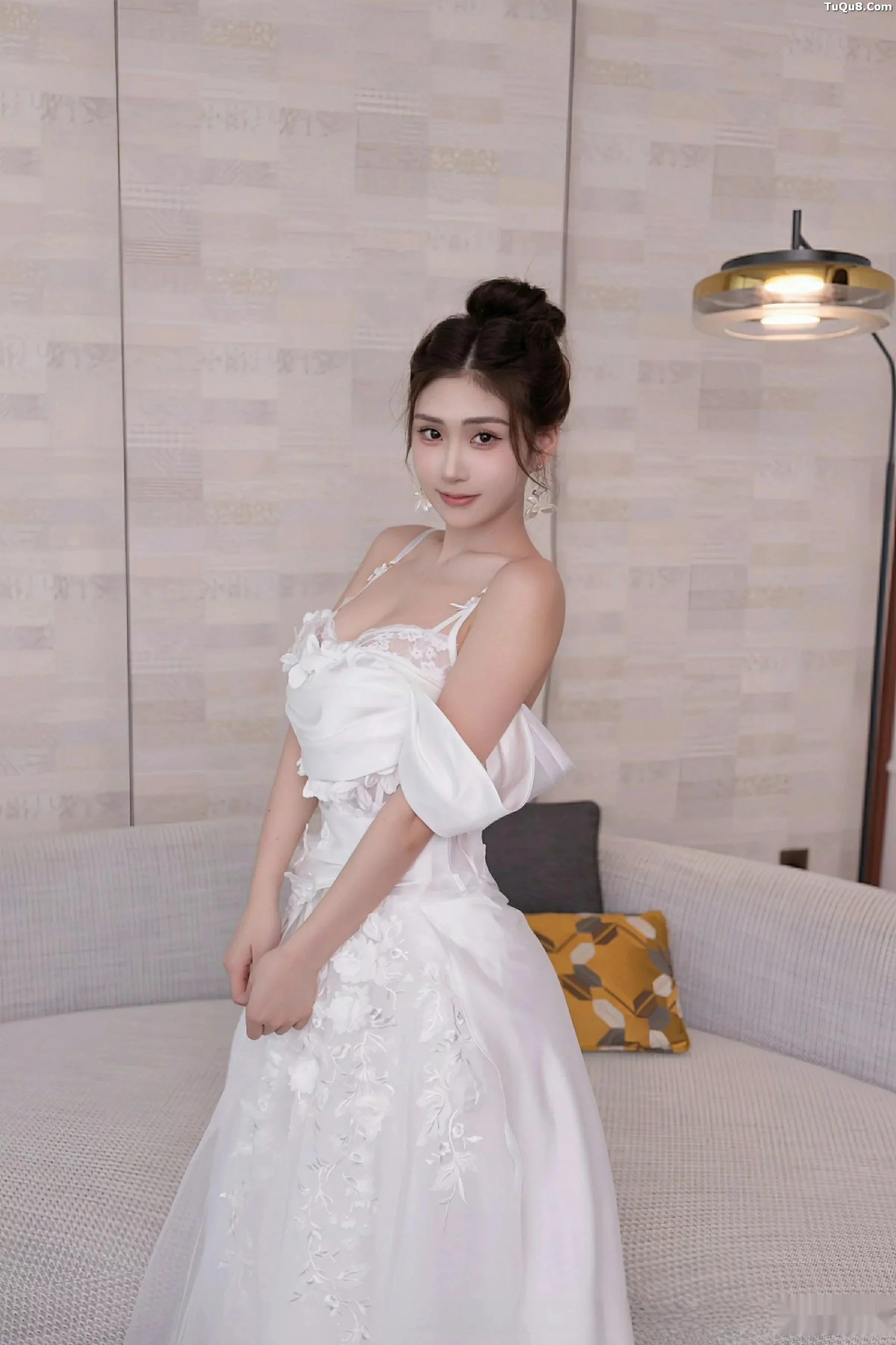   [XiuRen]高清写真图 2025.09.26 No.10814 刘婷婷 白色婚纱第9张图片