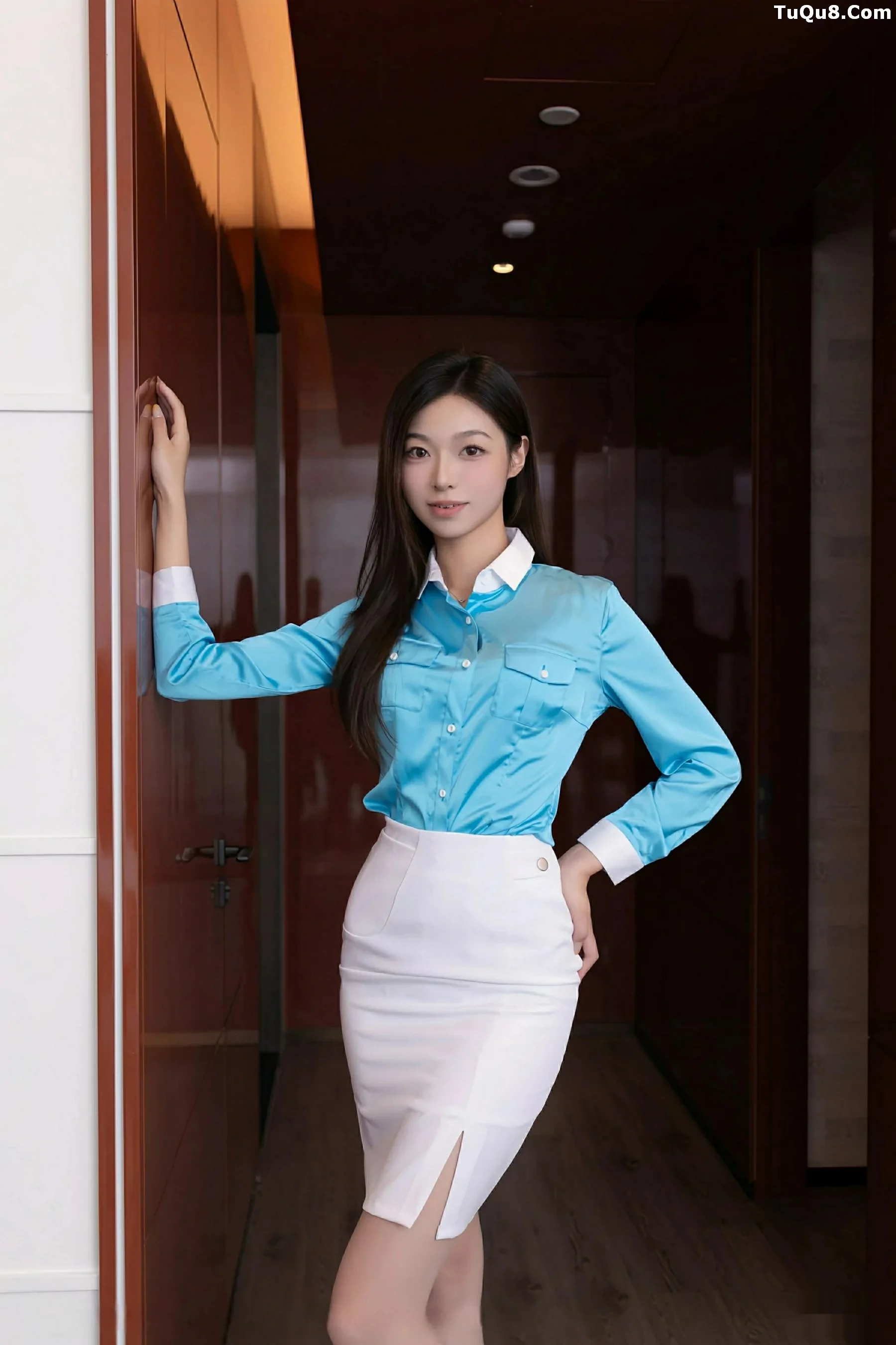   [XiuRen]高清写真图 2025.09.28 No.10816 kiki柚柚 空姐制服第2张图片