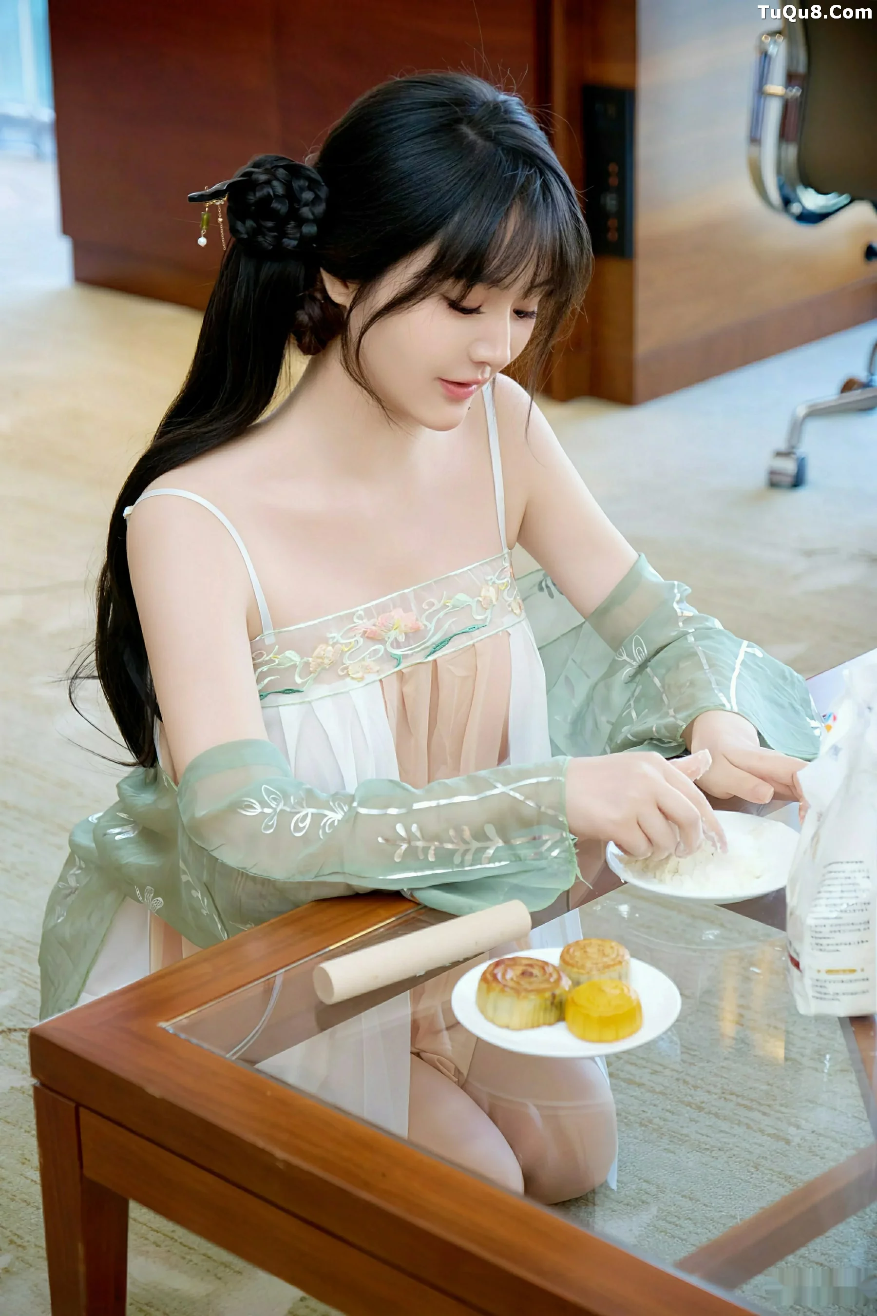   [XiuRen]高清写真图 2025.09.28 No.10818 沈南汐RuRu 古风服饰第9张图片