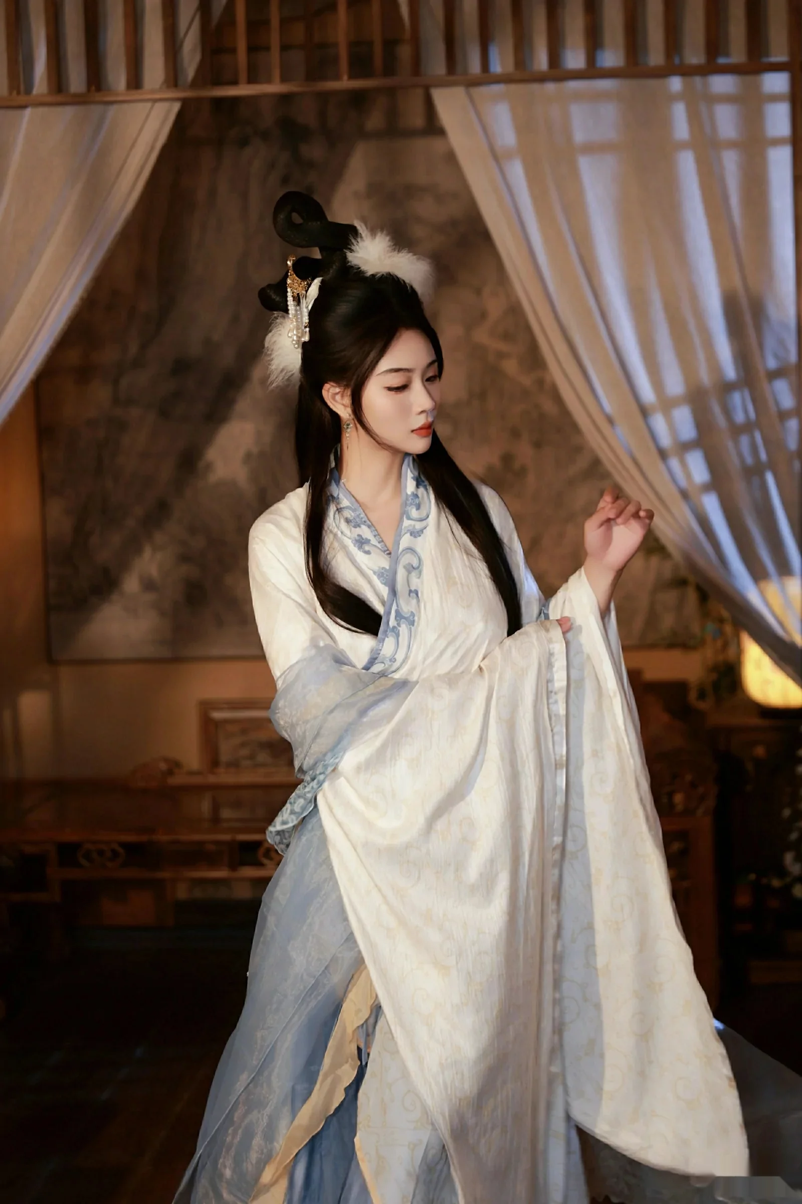   [XiuRen]高清写真图 2025.09.30 No.10835 南乔 中秋主题第3张图片