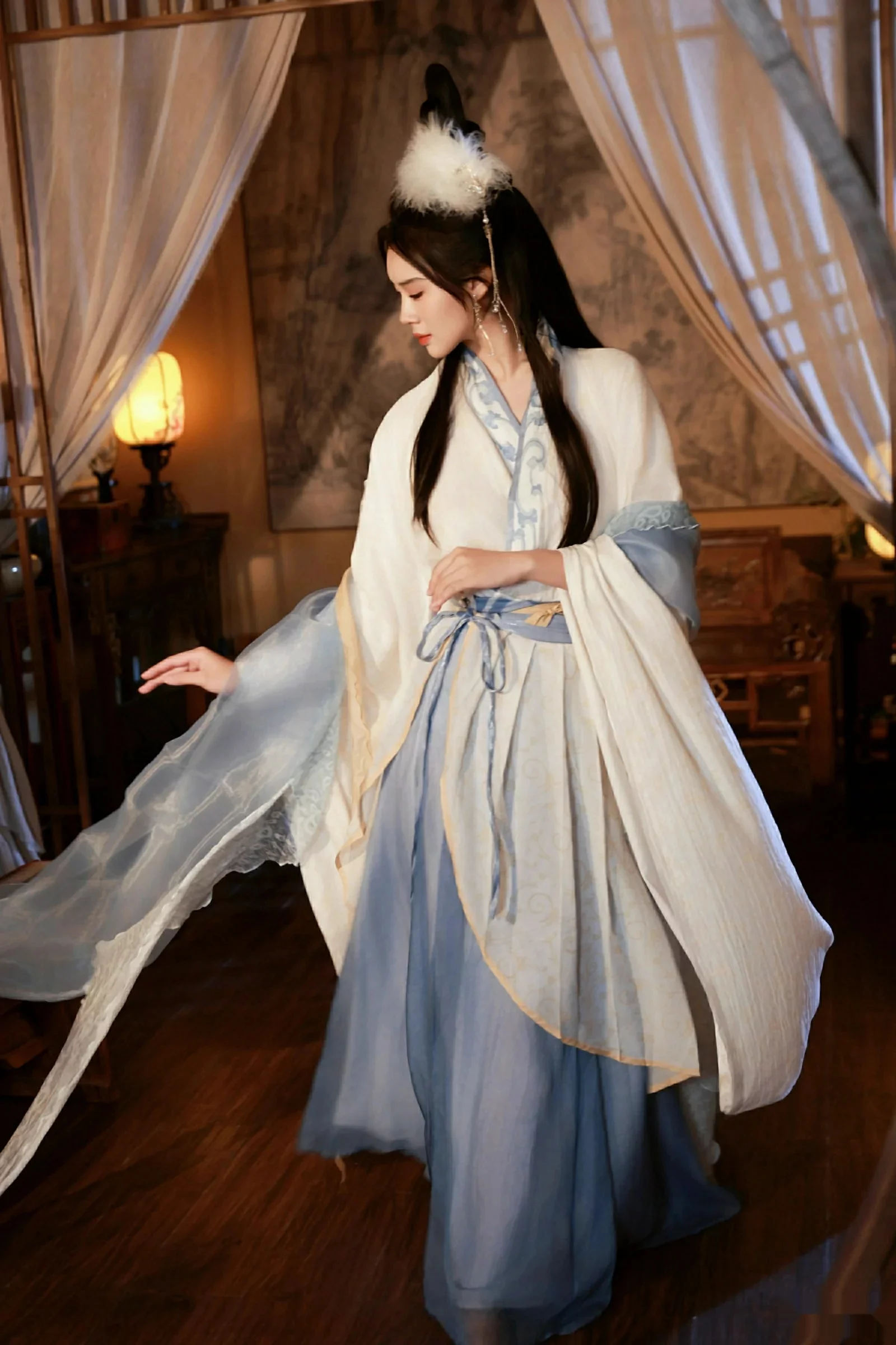   [XiuRen]高清写真图 2025.09.30 No.10835 南乔 中秋主题第4张图片