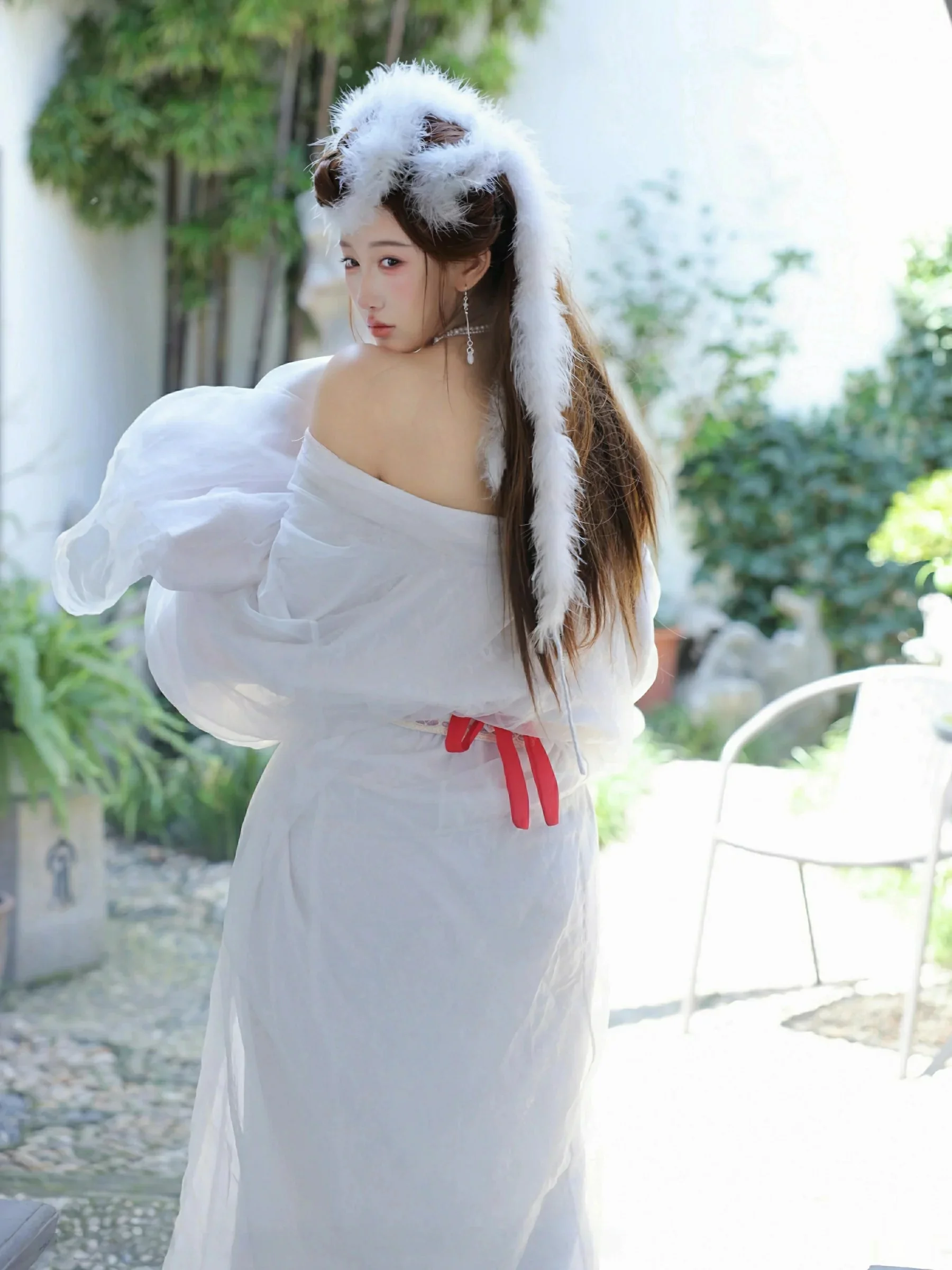   [XiuRen]高清写真图 2025.10.09 No.10843 金允希Yuki 低胸长裙第6张图片