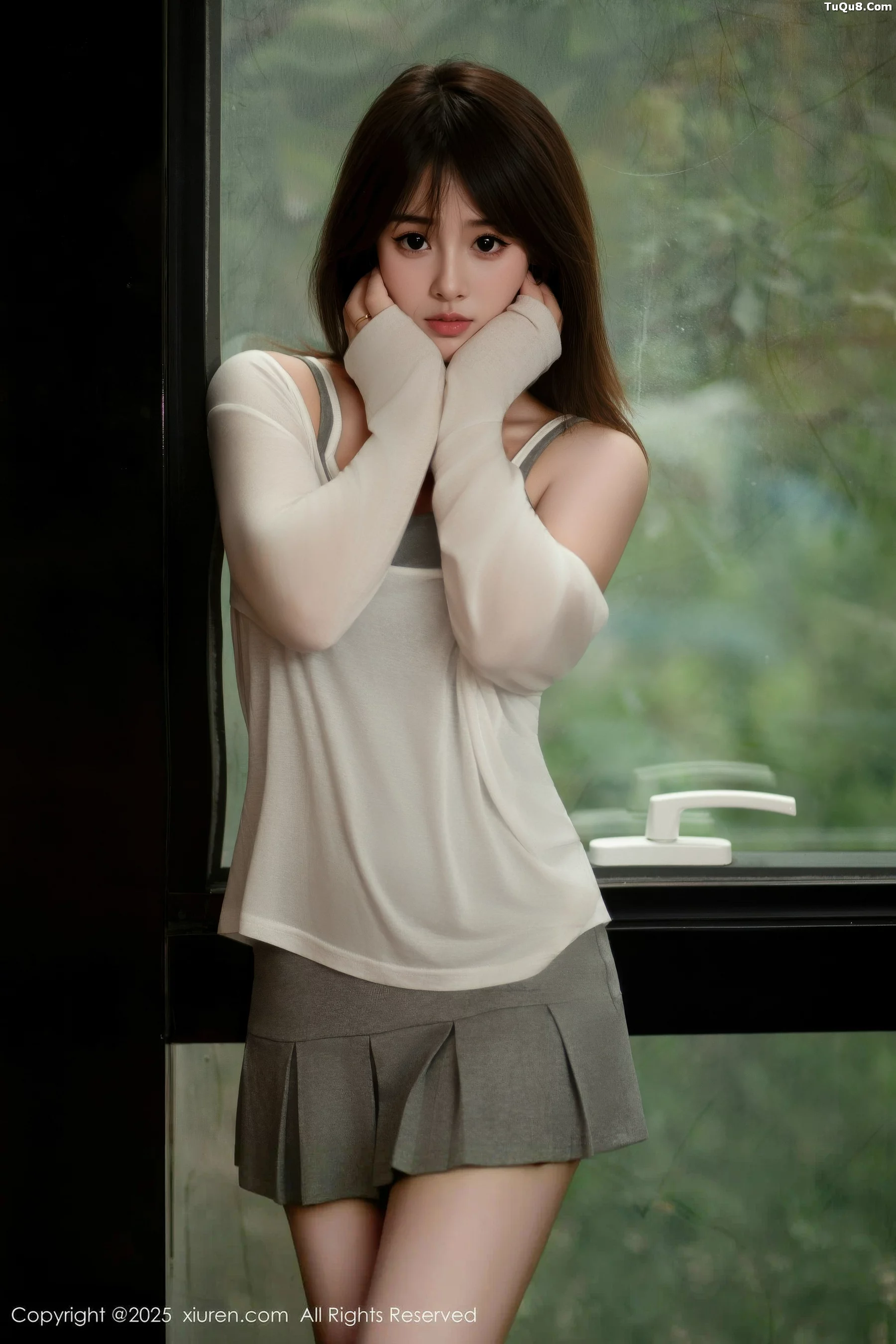   [XiuRen]高清写真图 2025.10.10 No.10845 炎恬kitty 浅色短裙第7张图片