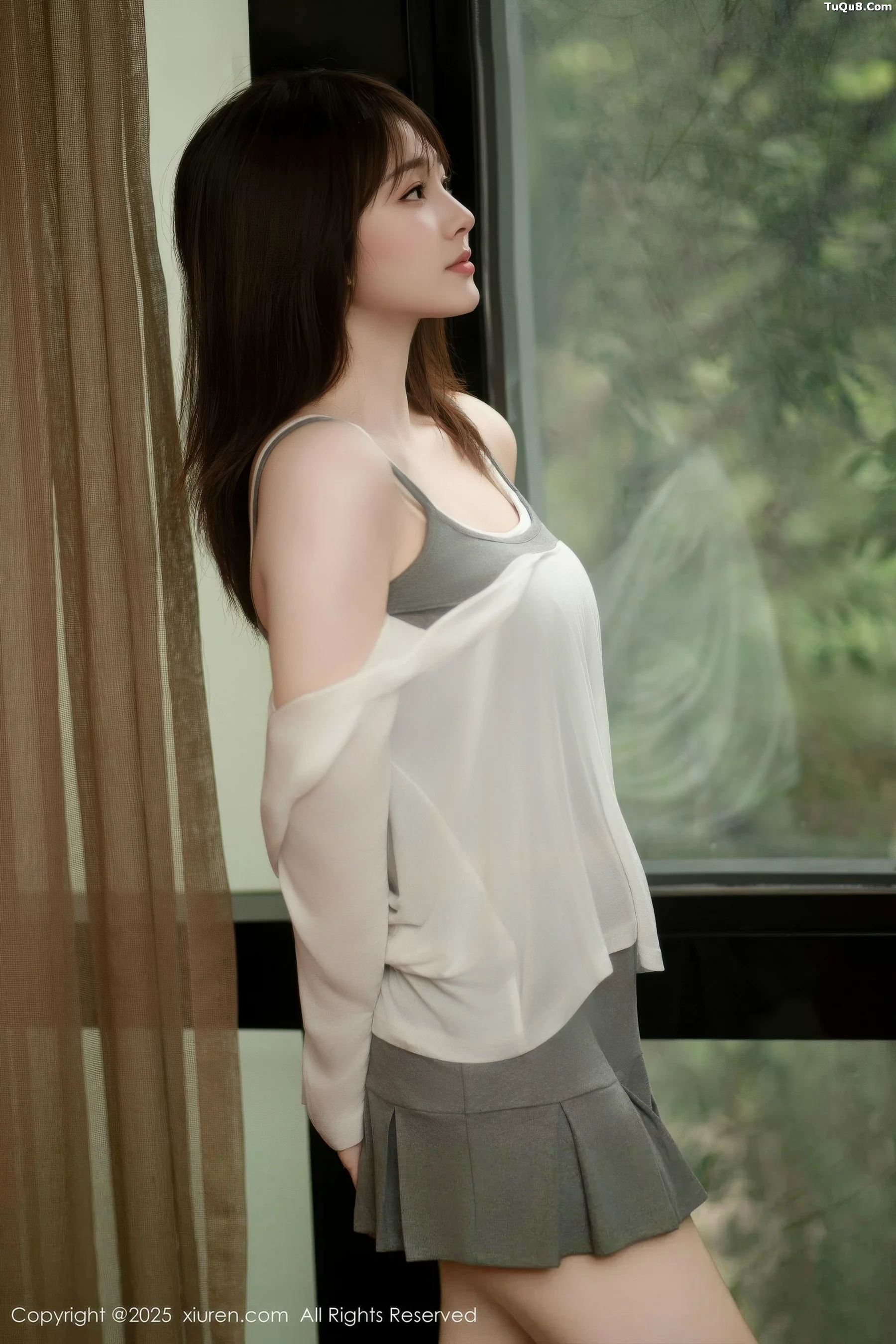   [XiuRen]高清写真图 2025.10.10 No.10845 炎恬kitty 浅色短裙第9张图片