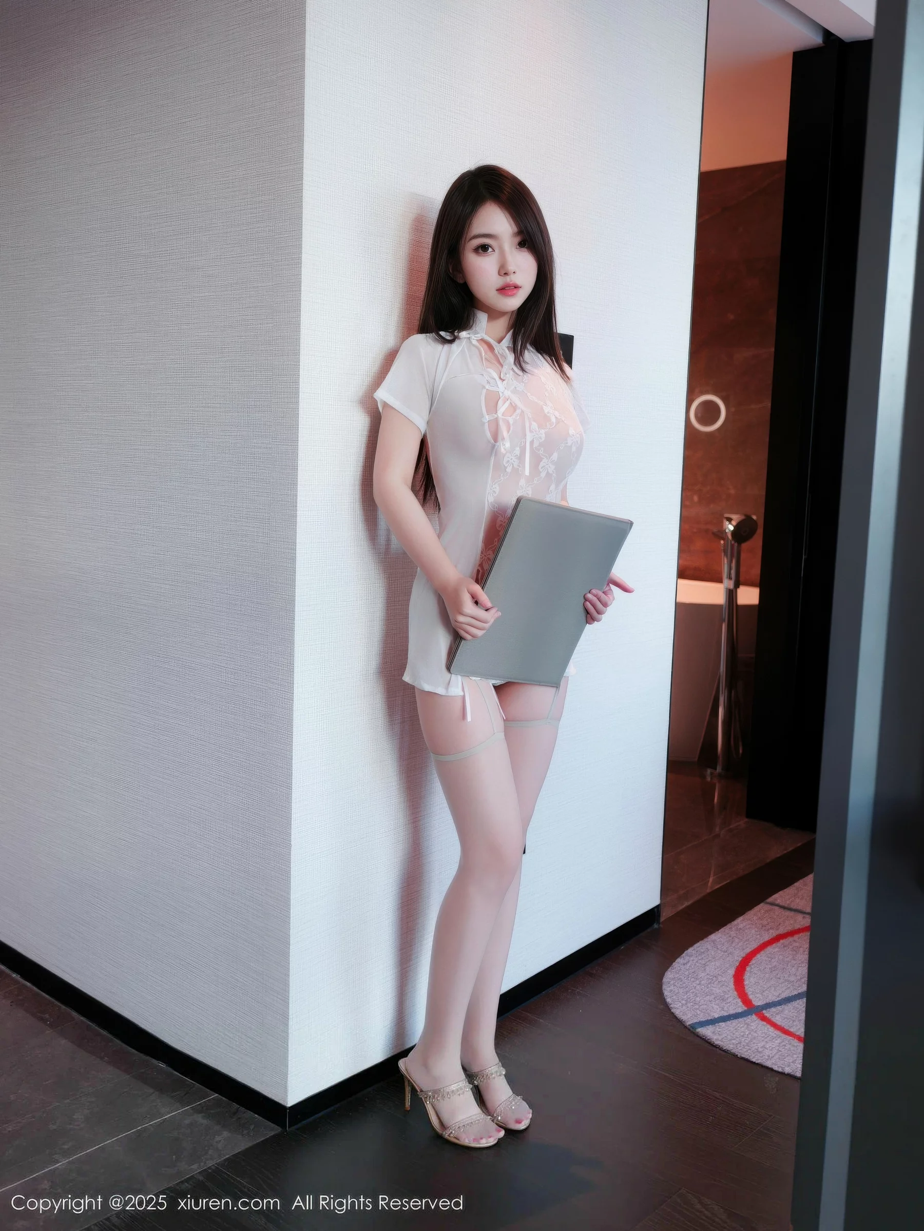   [XiuRen]高清写真图 2025.10.11 No.10854 烧烧小桃 苗条身材第7张图片