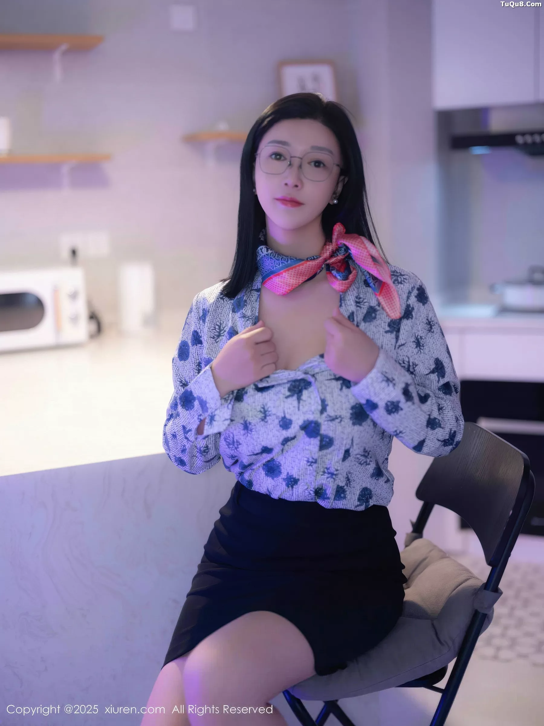   [XiuRen]高清写真图 2025.10.14 No.10866 雅茹老师 OL服饰第7张图片