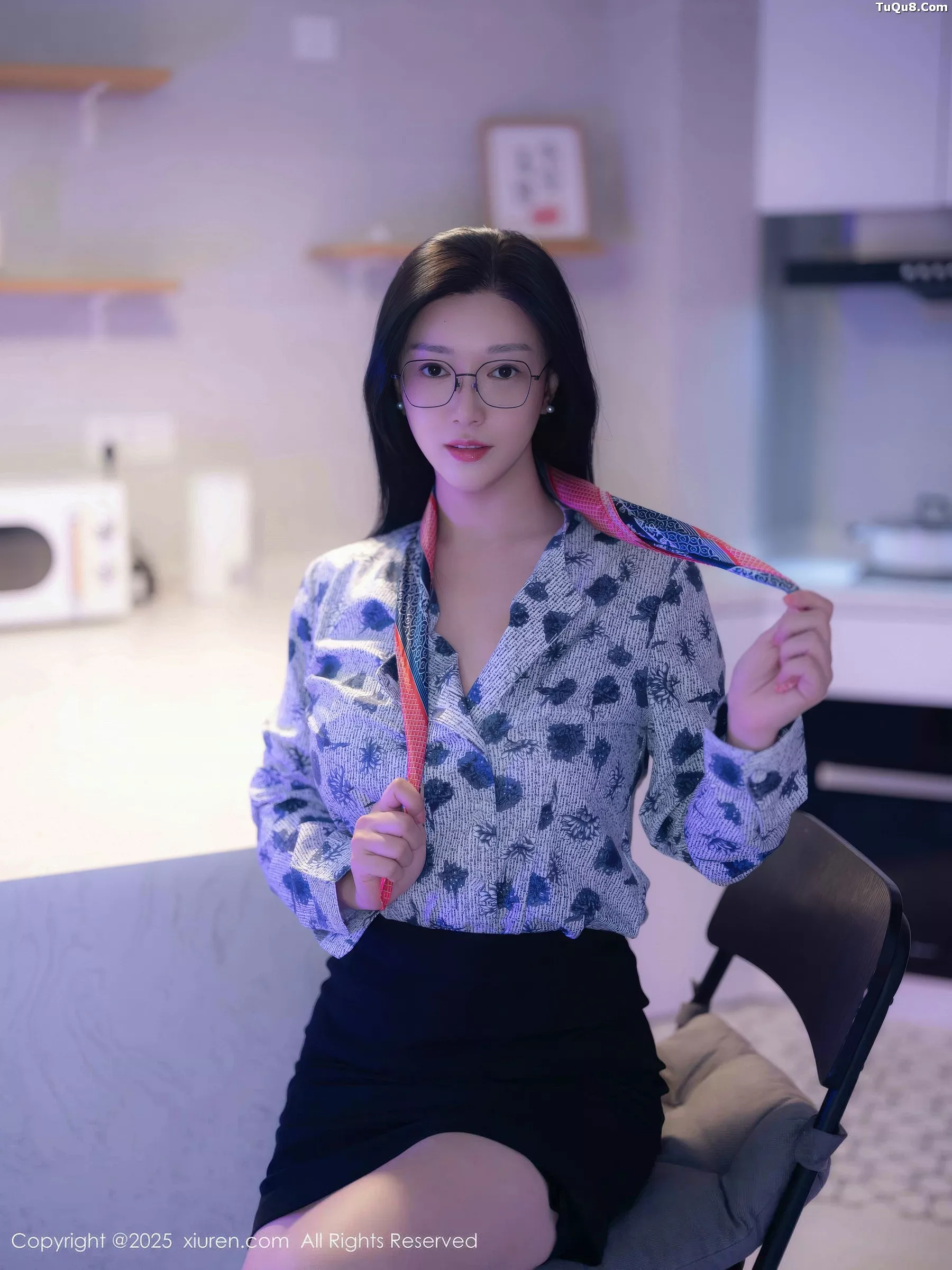   [XiuRen]高清写真图 2025.10.14 No.10866 雅茹老师 OL服饰第8张图片