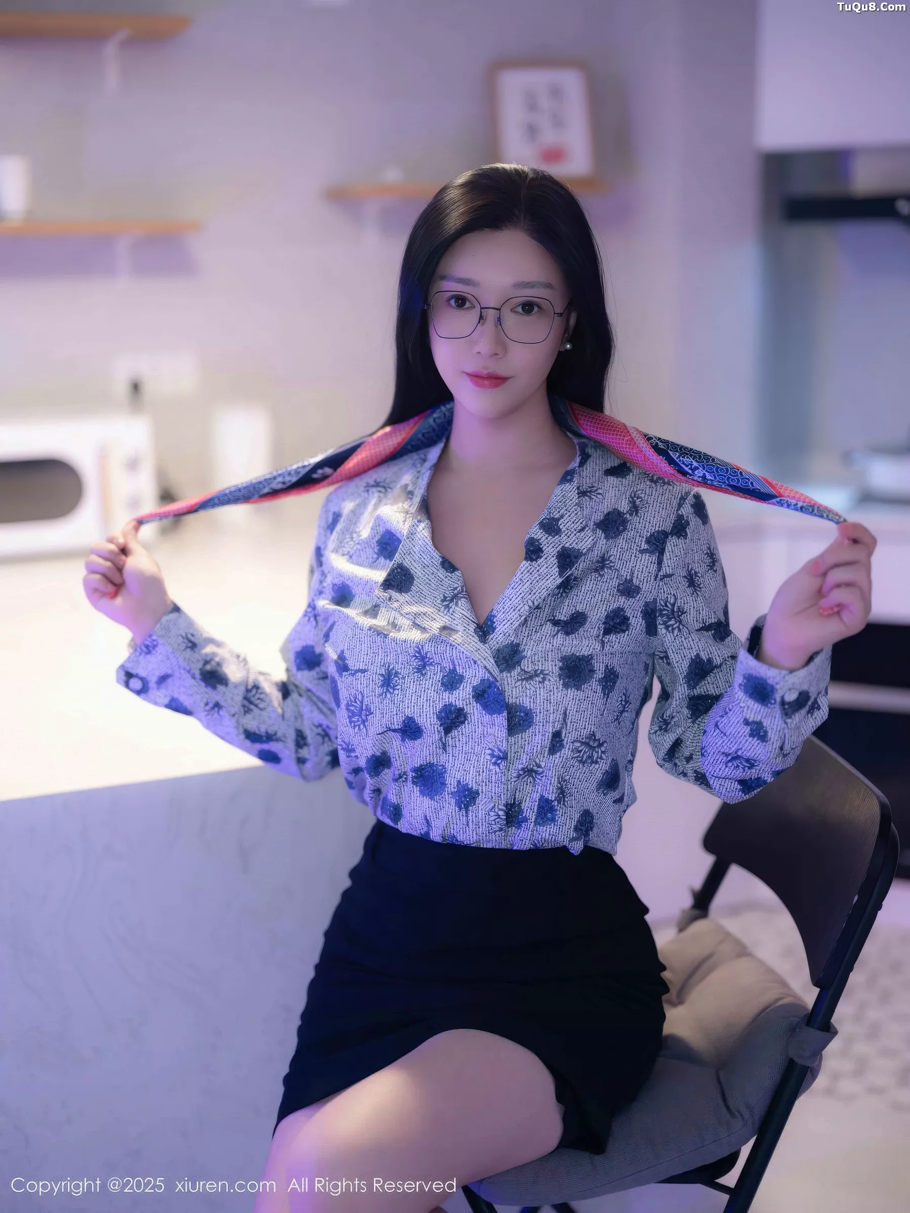   [XiuRen]高清写真图 2025.10.14 No.10866 雅茹老师 OL服饰第9张图片