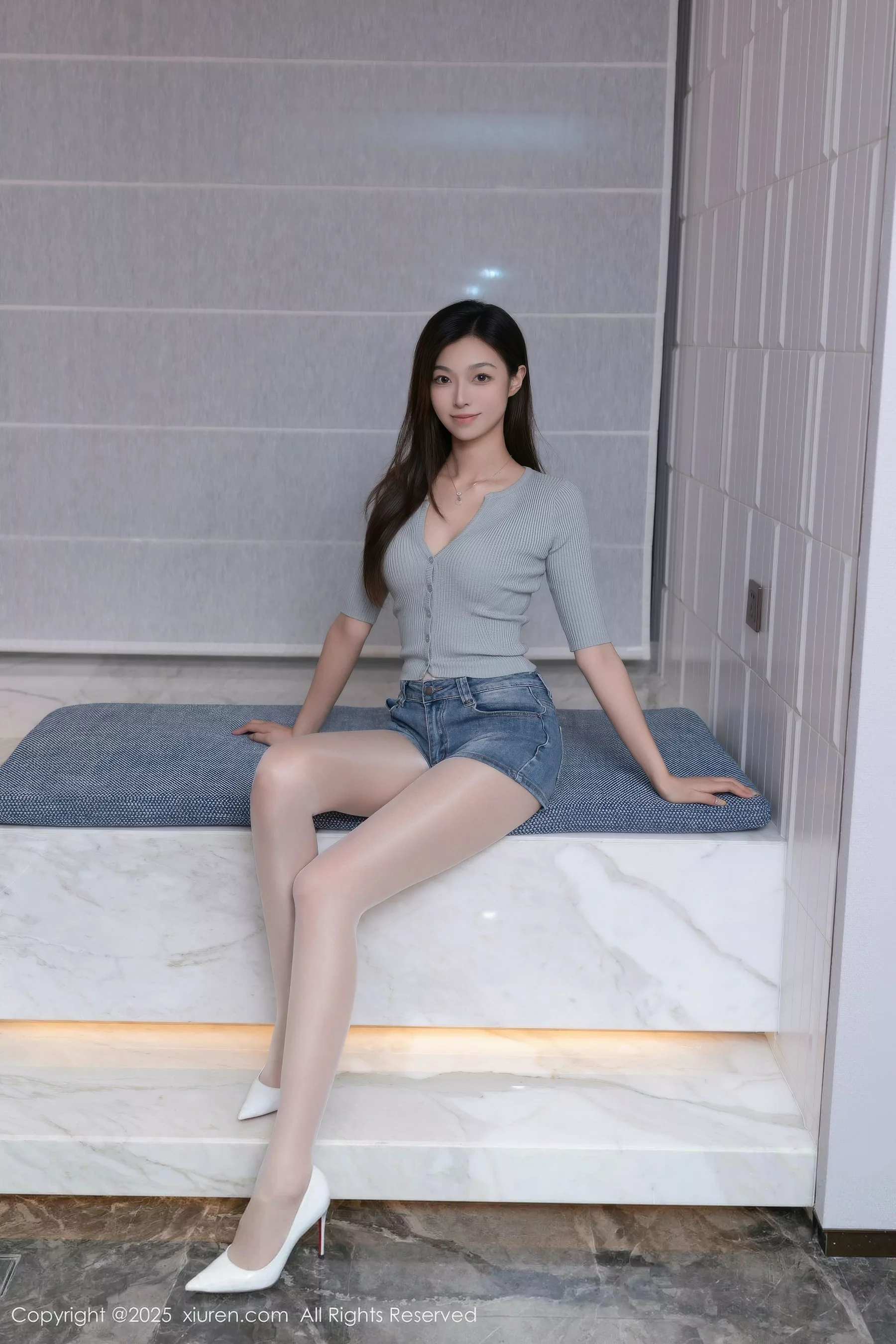 [XiuRen]高清写真图 2025.10.17 No.10881 kiki柚柚 原色丝袜-套图网