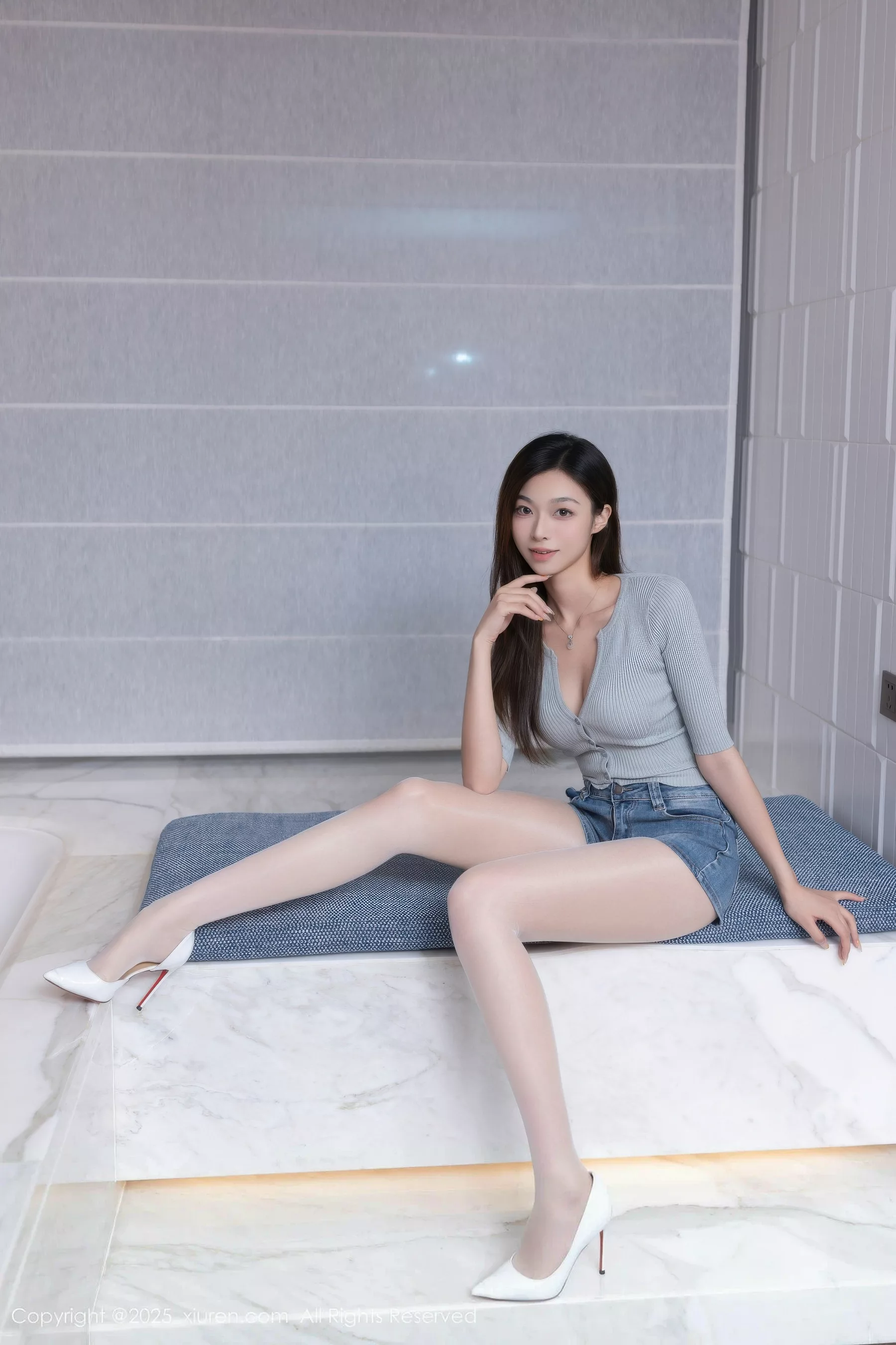   [XiuRen]高清写真图 2025.10.17 No.10881 kiki柚柚 原色丝袜第3张图片