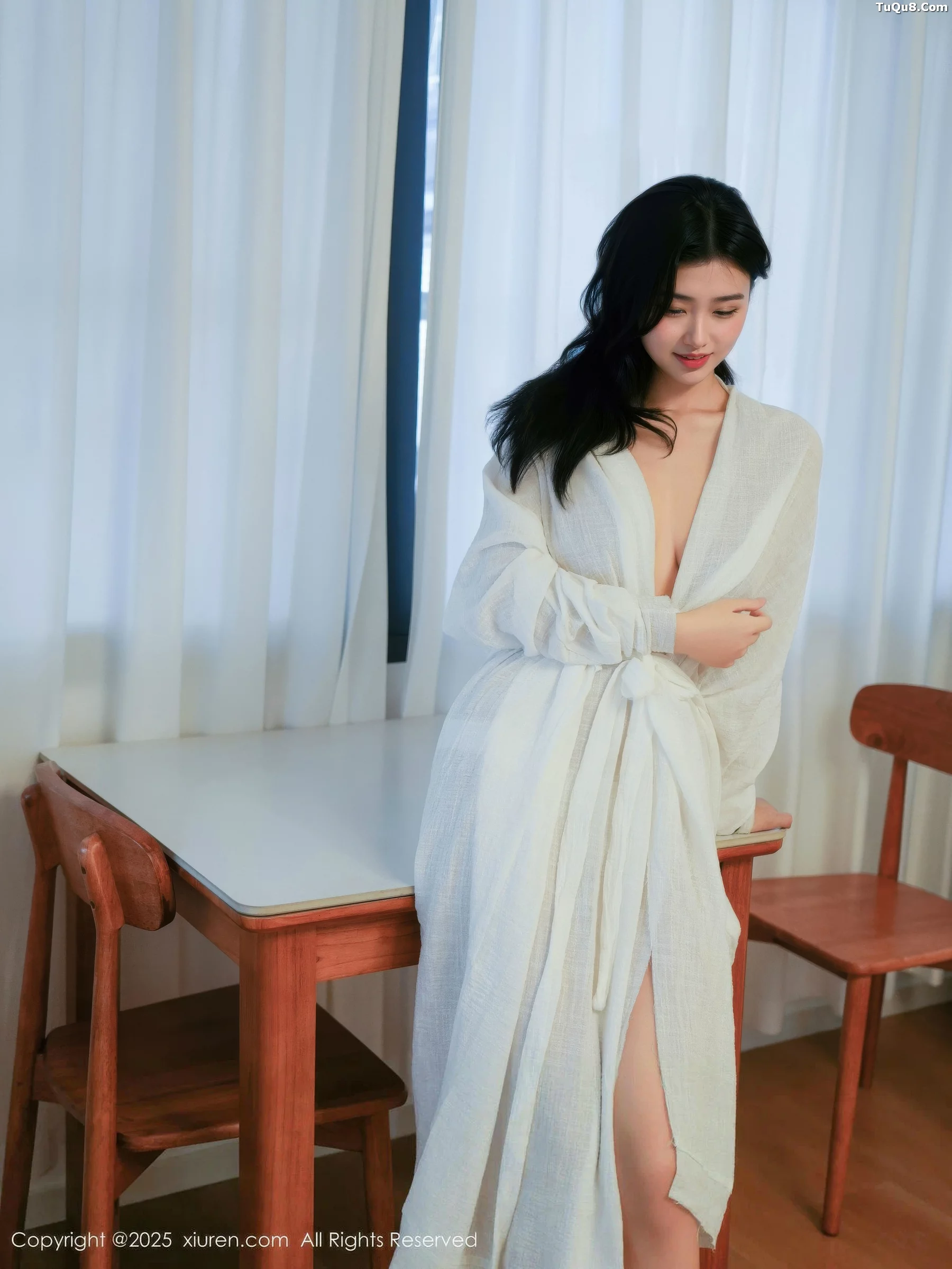   [XiuRen]高清写真图 2025.10.29 No.10920 林悦溪儿 白色浴袍第9张图片